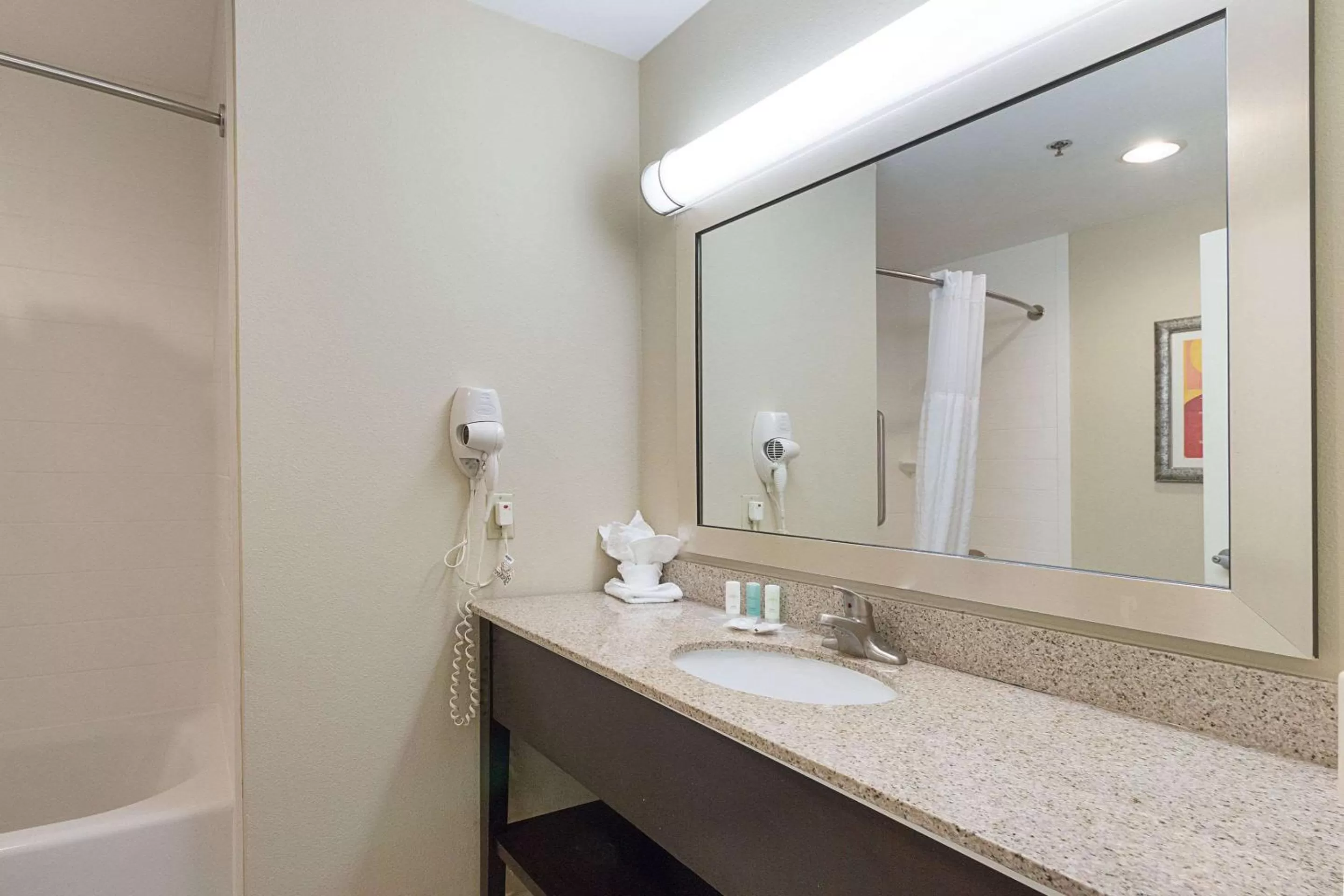 Bathroom in Comfort Suites Beachside