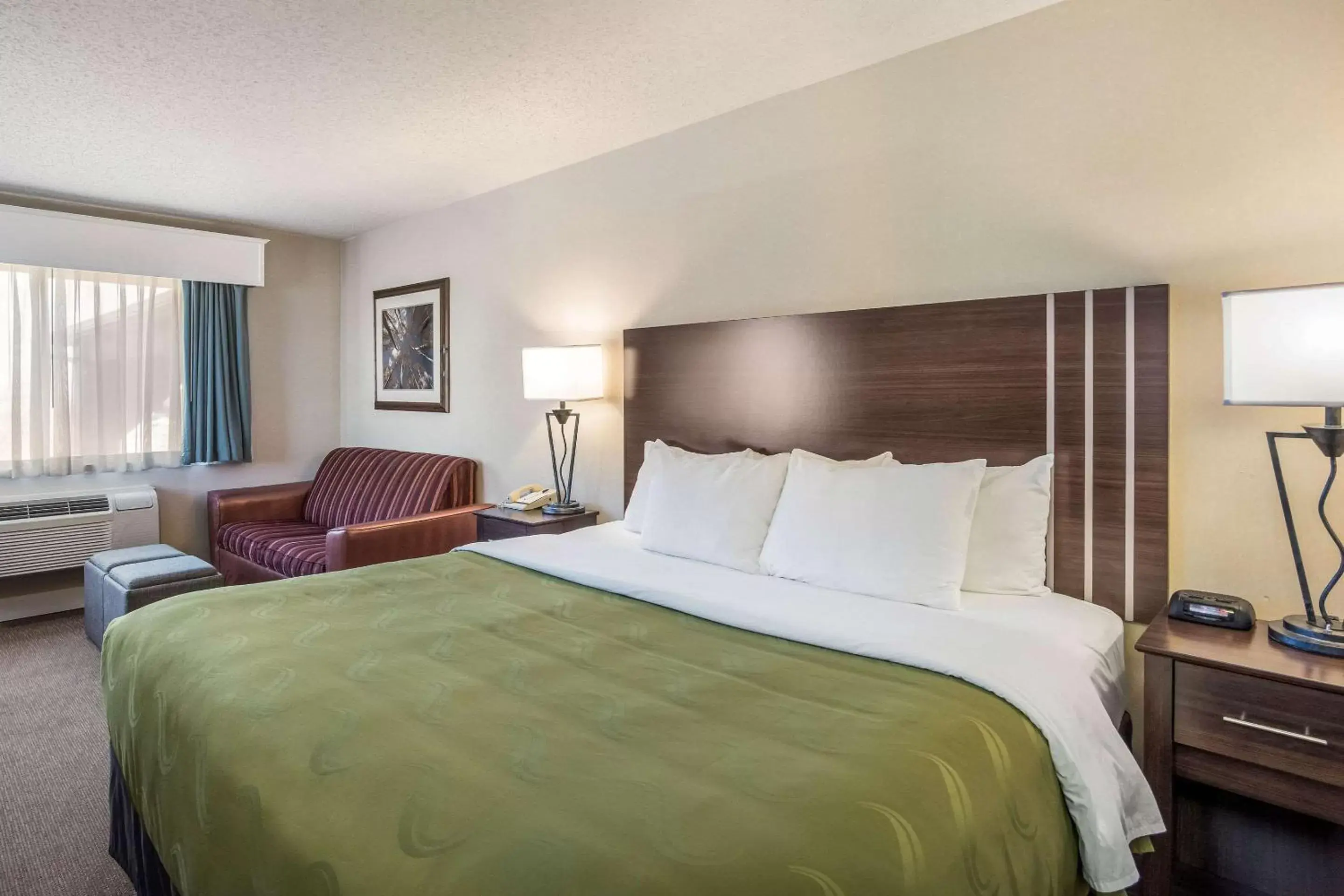 Photo of the whole room, Bed in Quality Inn & Suites West