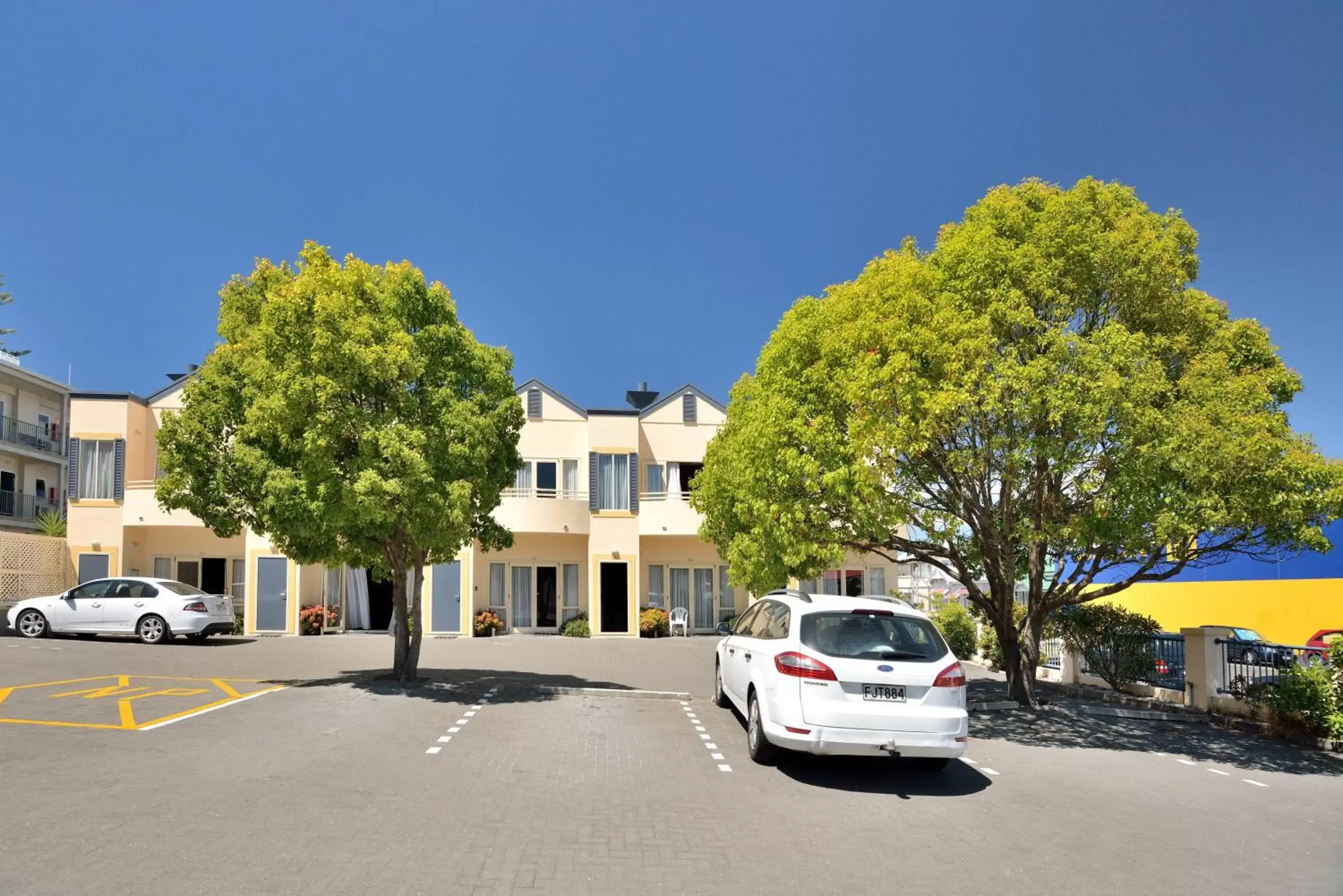 Facade/entrance in Shoreline Motel Facade/entrance in Shoreline Motel