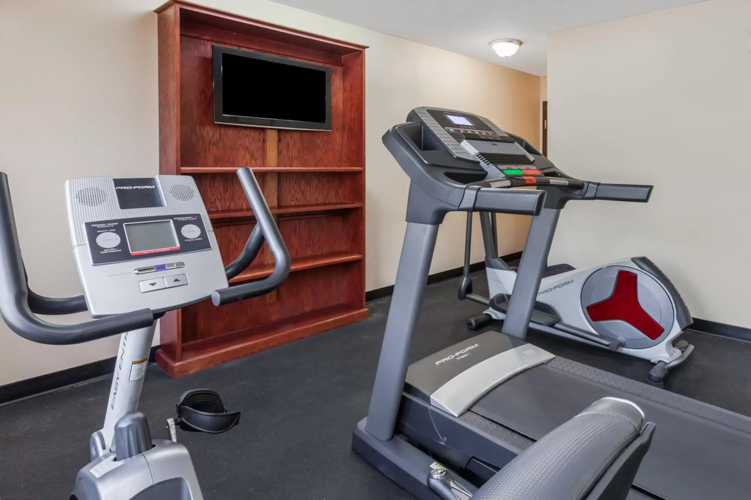 Fitness centre/facilities, Fitness Center/Facilities in Super 8 by Wyndham Bowling Green South