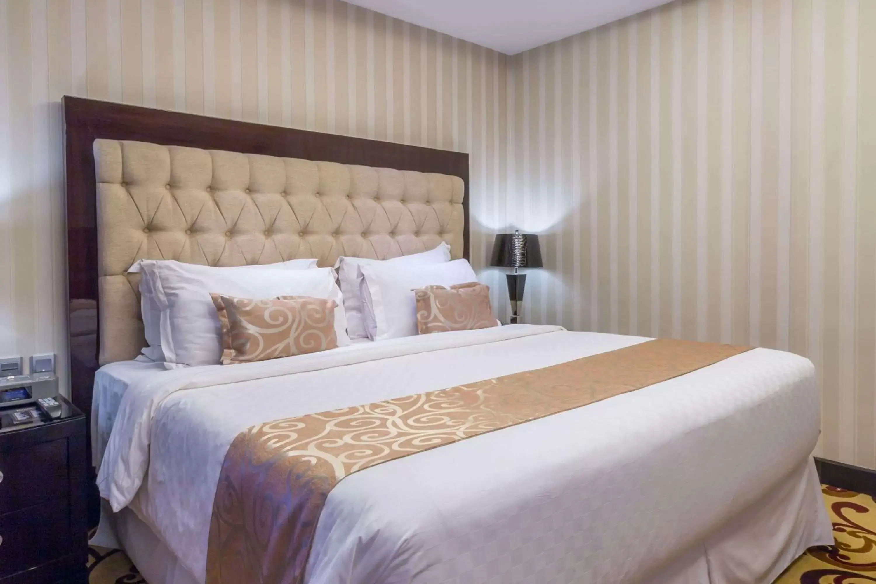 Photo of the whole room, Bed in Wyndham Surabaya