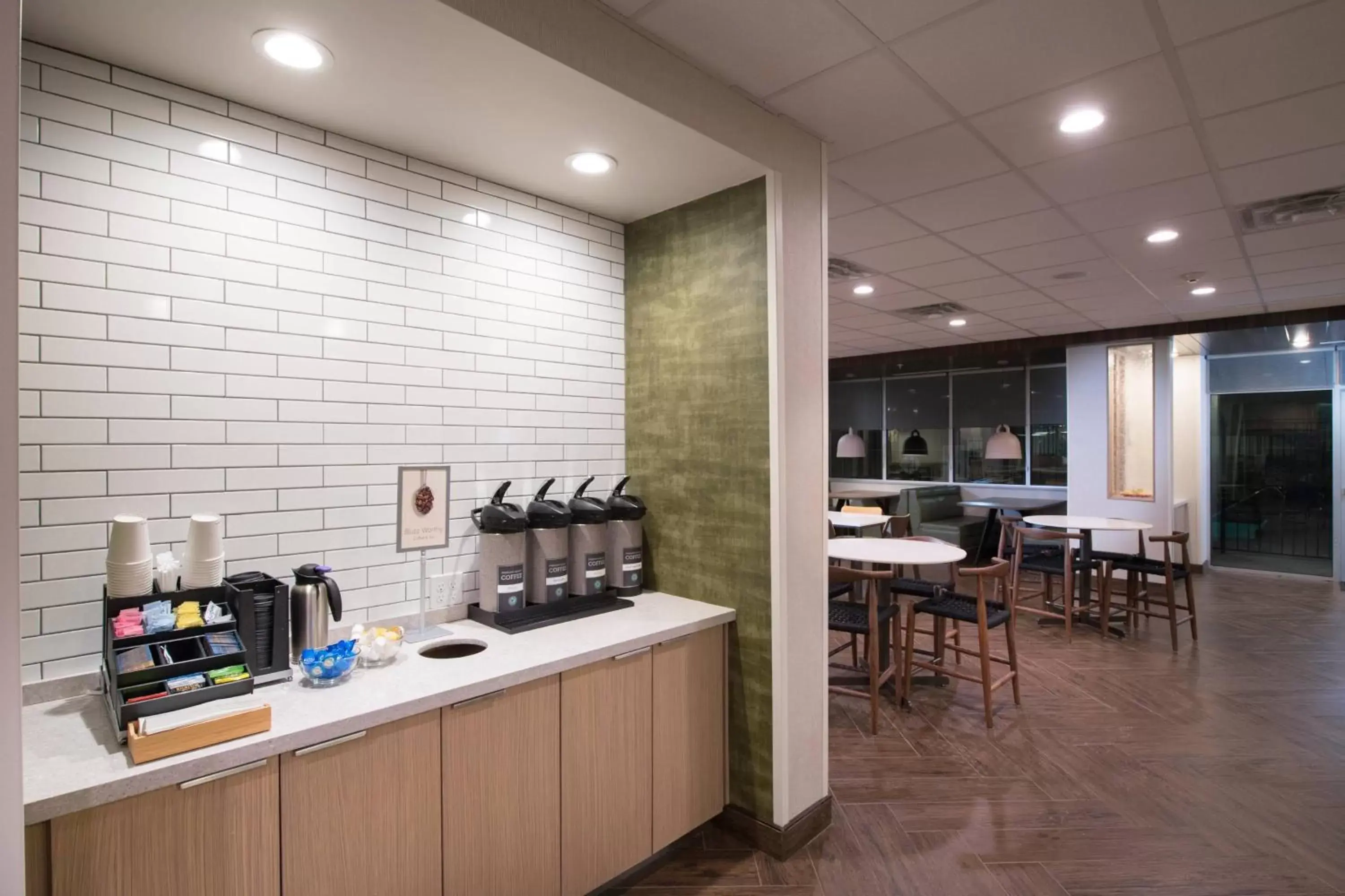 Restaurant/places to eat, Kitchen/Kitchenette in Fairfield Inn & Suites by Marriott Tyler South