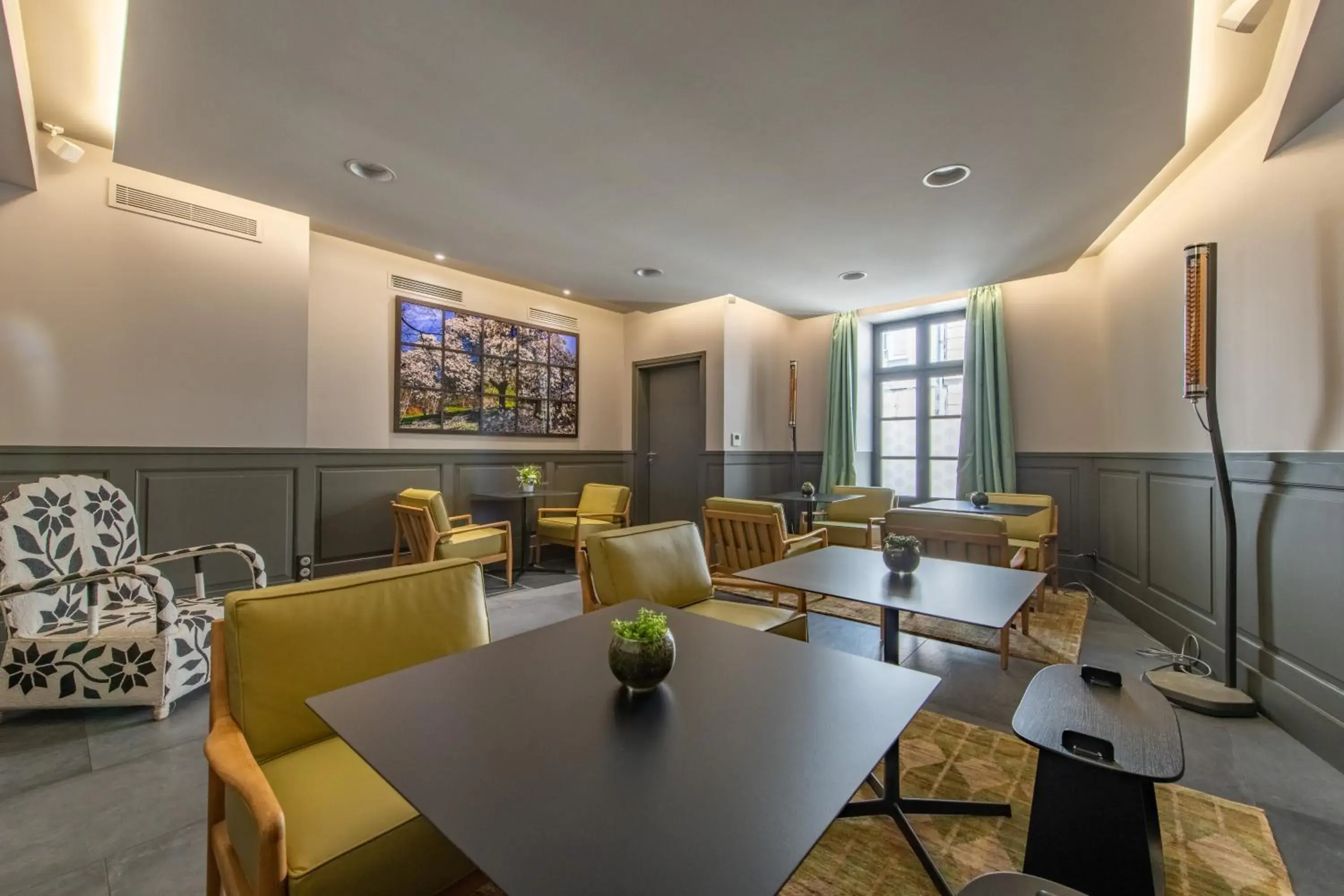 Meeting/conference room, Lounge/Bar in Hôtel Saint Nicolas