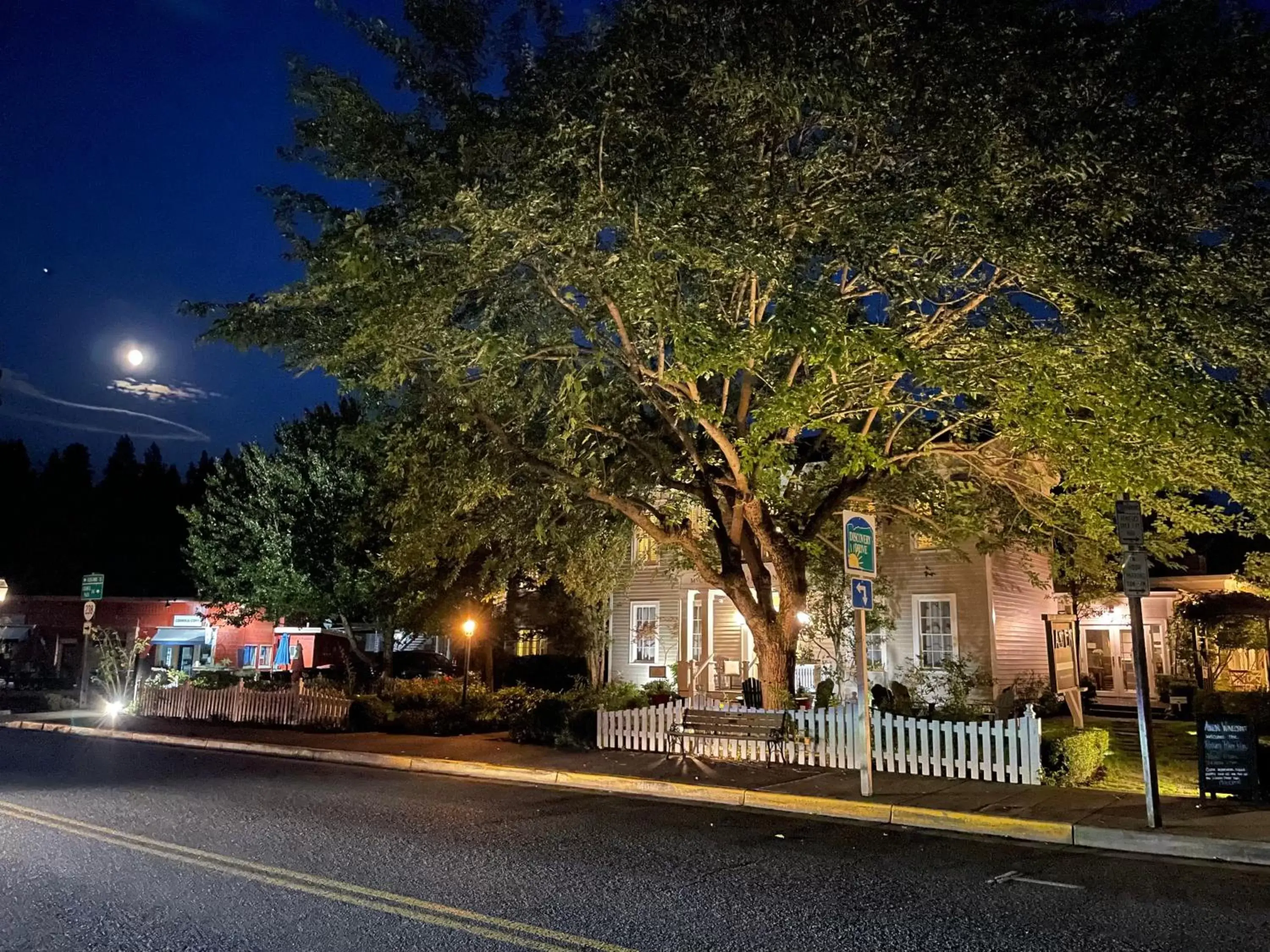 Property Building in McCully House Inn