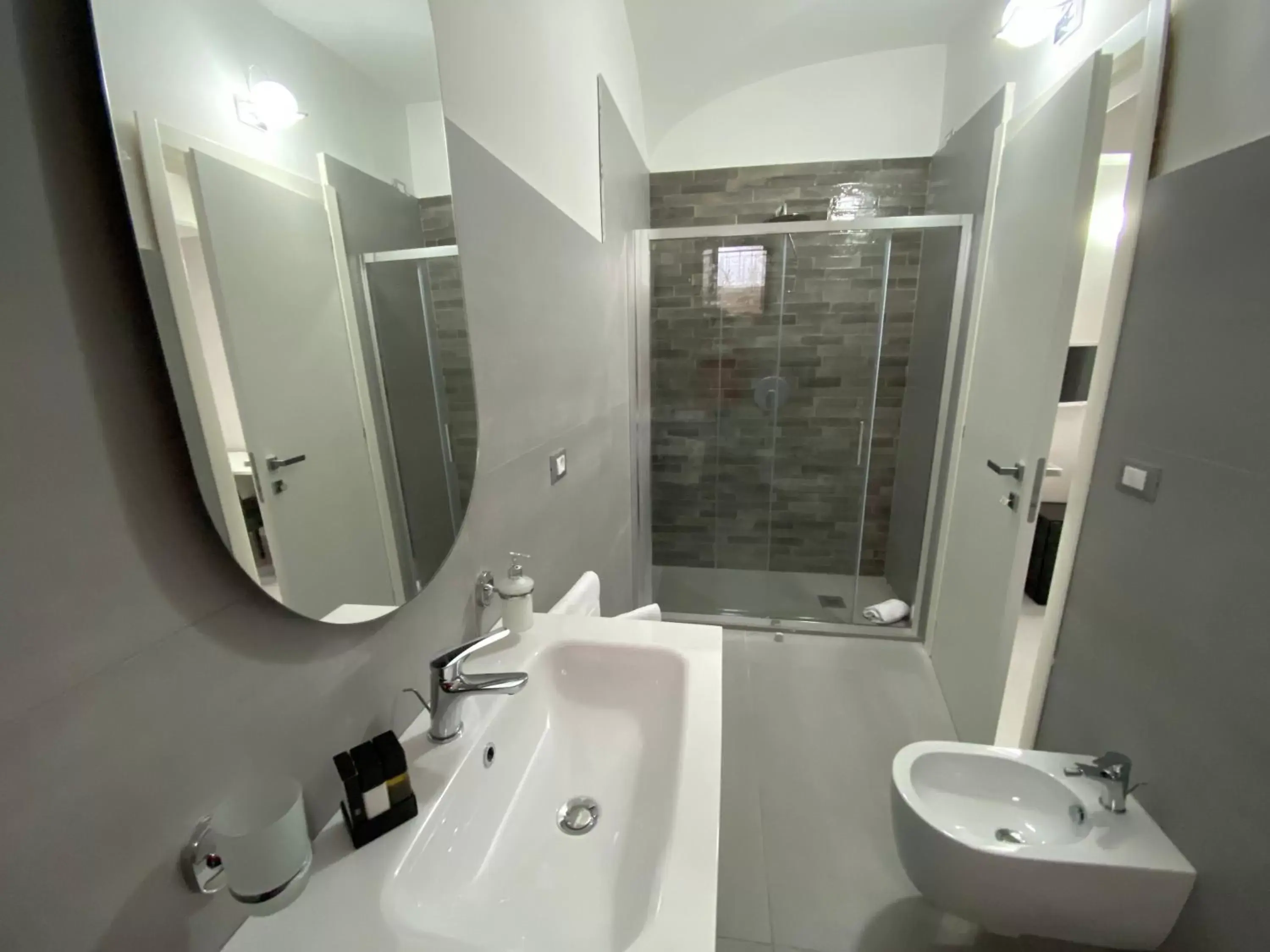 Bathroom in Clipper Suite