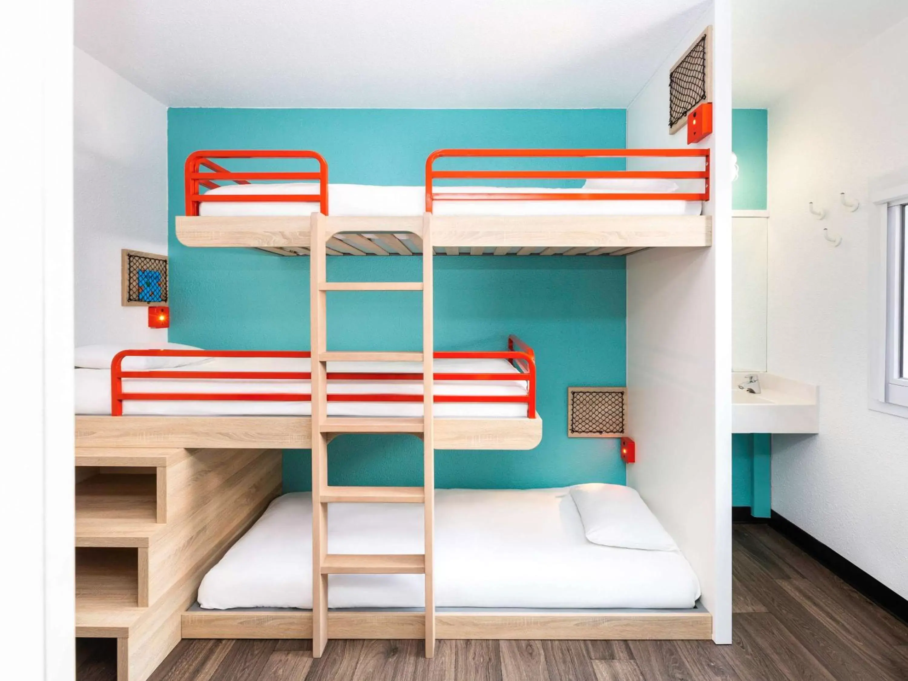 Photo of the whole room, Bunk Bed in hotelF1 La Rochelle Angoulins "Rénové"