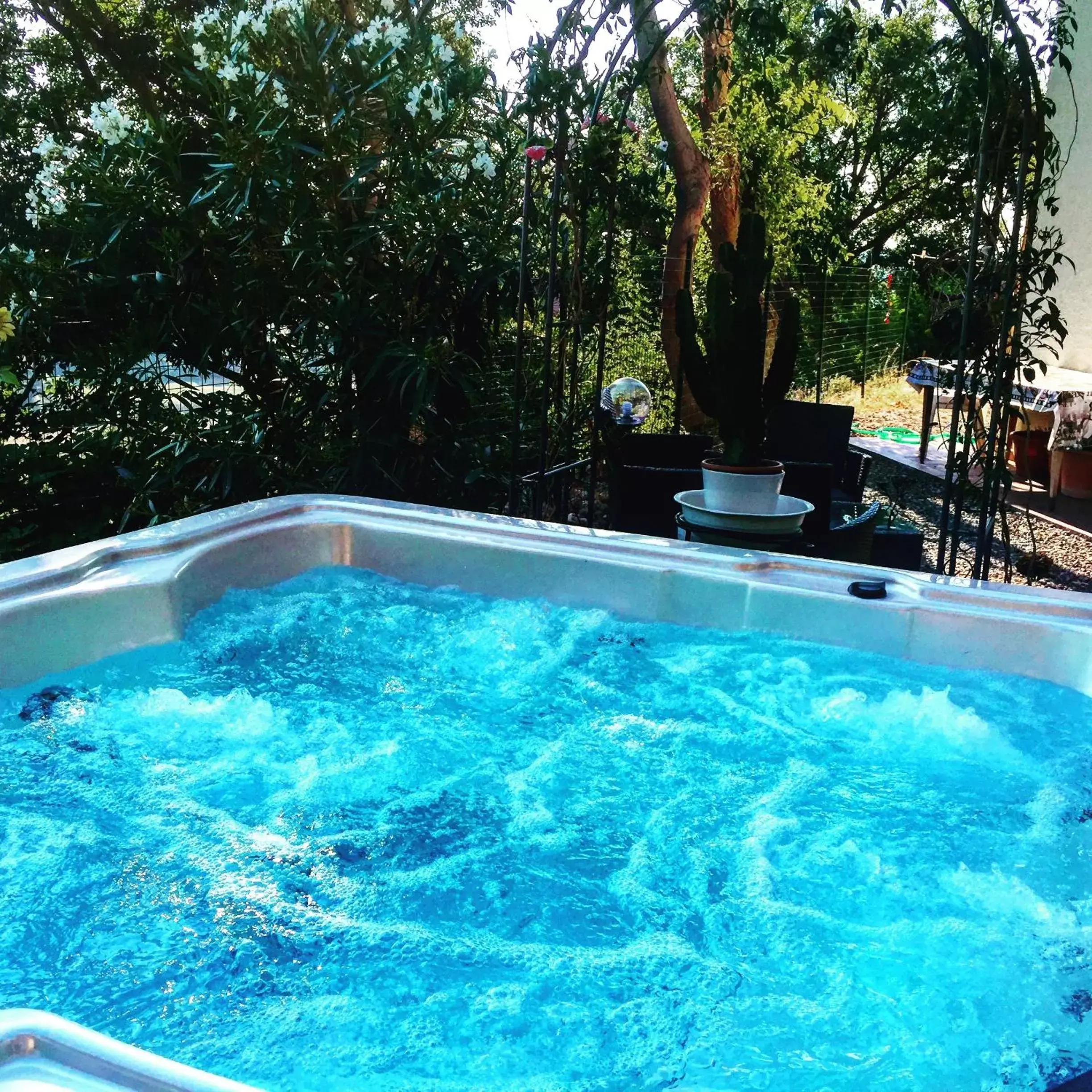 Hot Tub, Swimming Pool in Le Tartarughe B&B