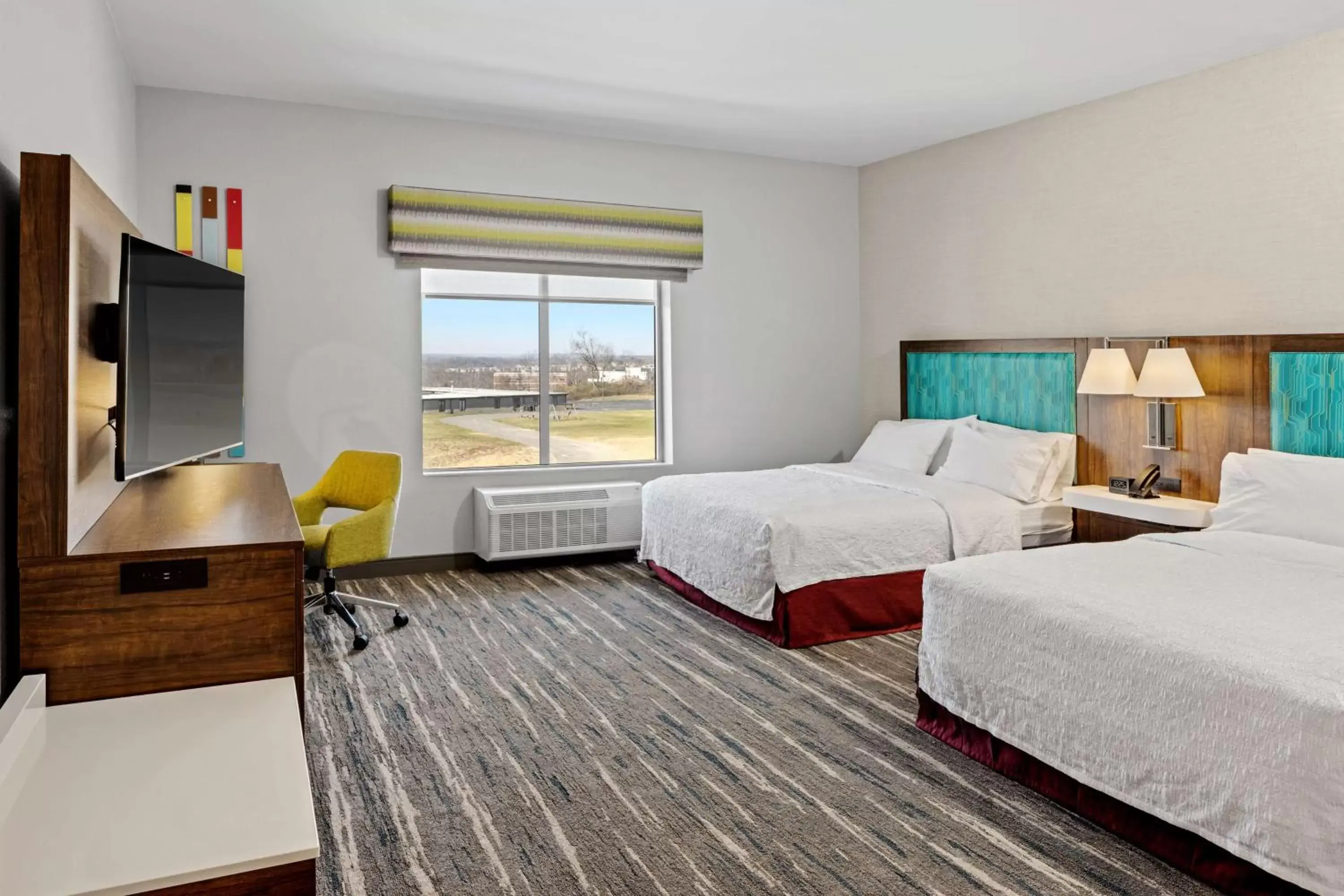 Bed in Hampton Inn & Suites Cincinnati West, Oh