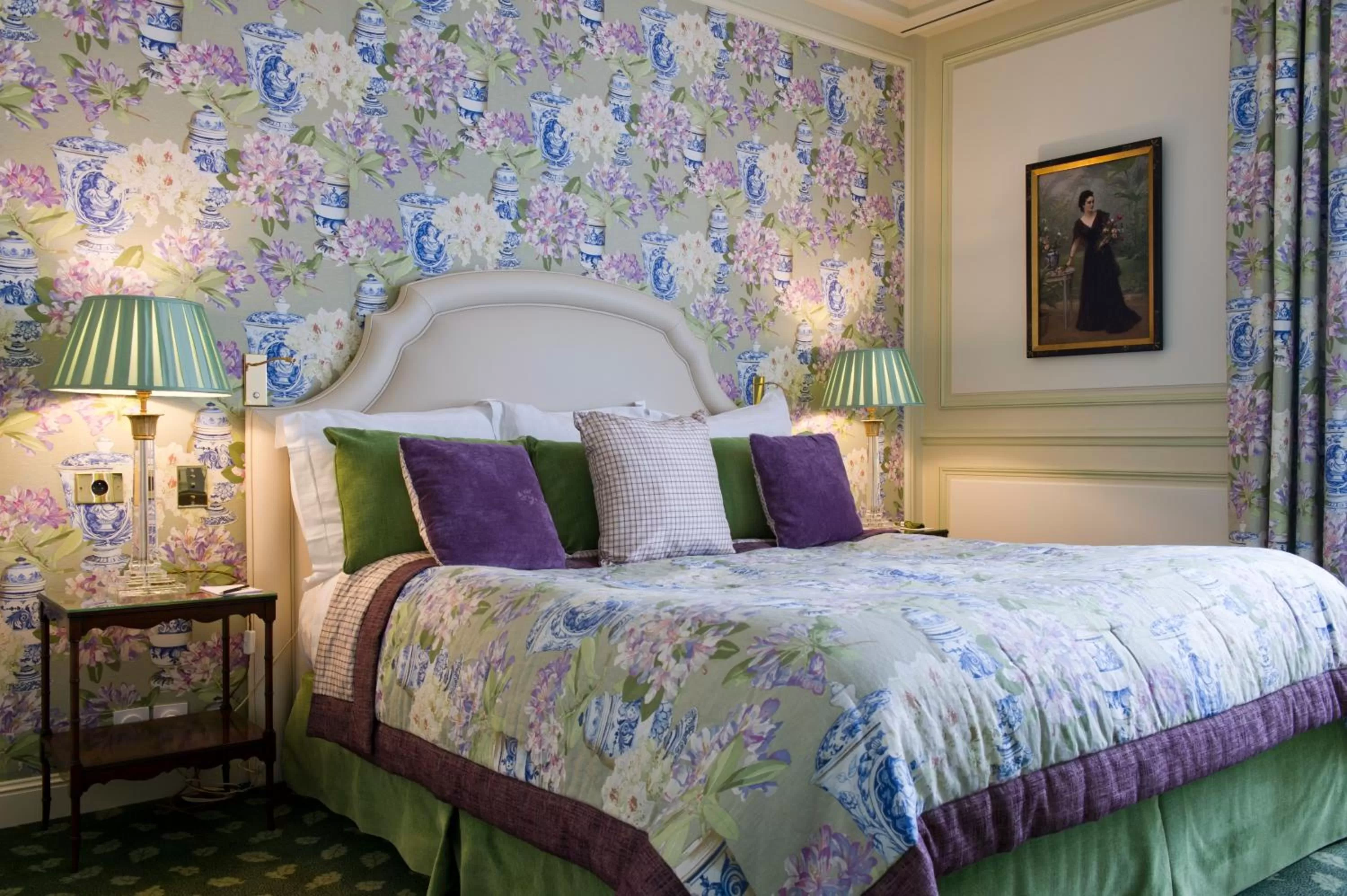 Bedroom, Bed in Domaine les Crayères