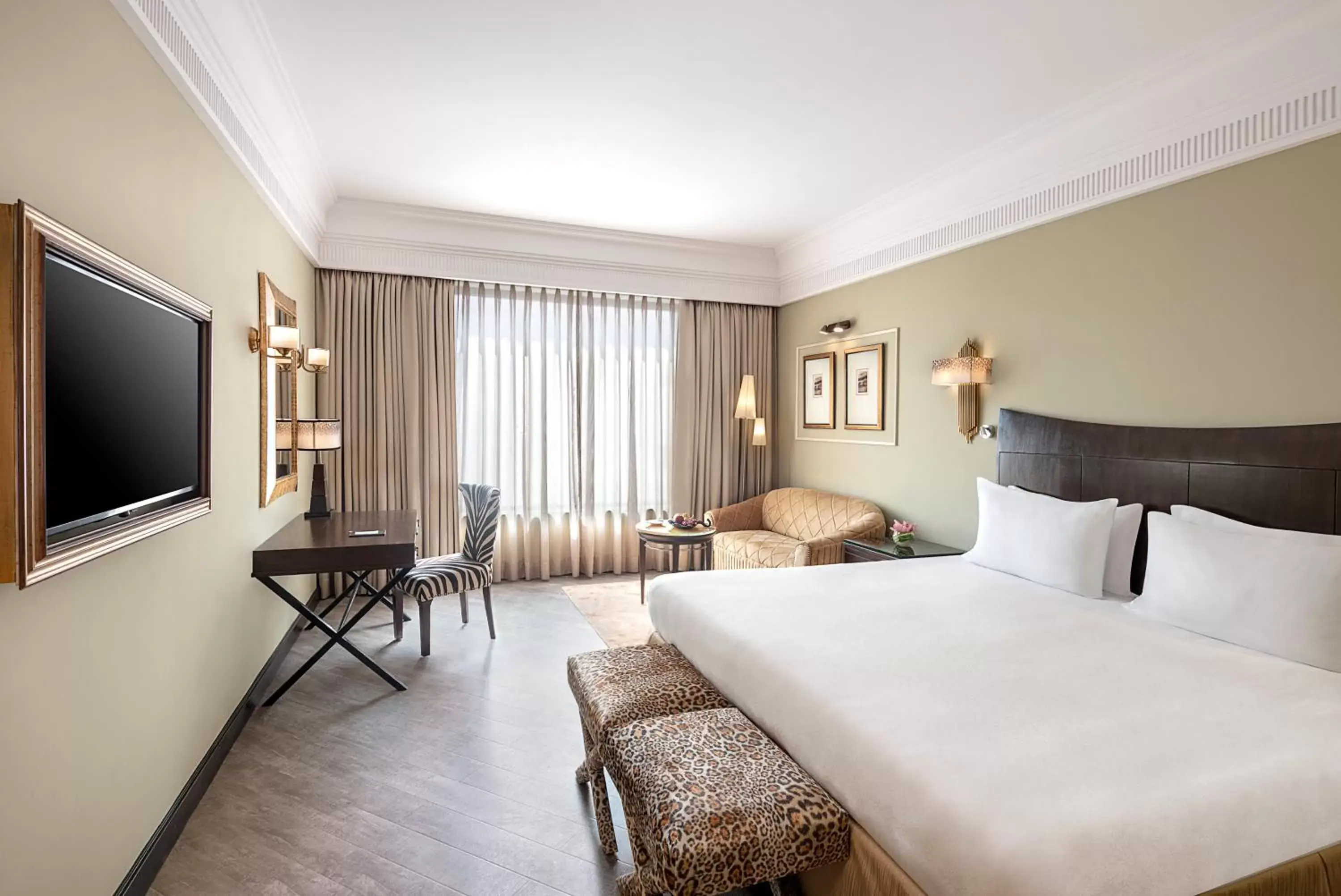Bed in Radisson Blu MBD Hotel Noida