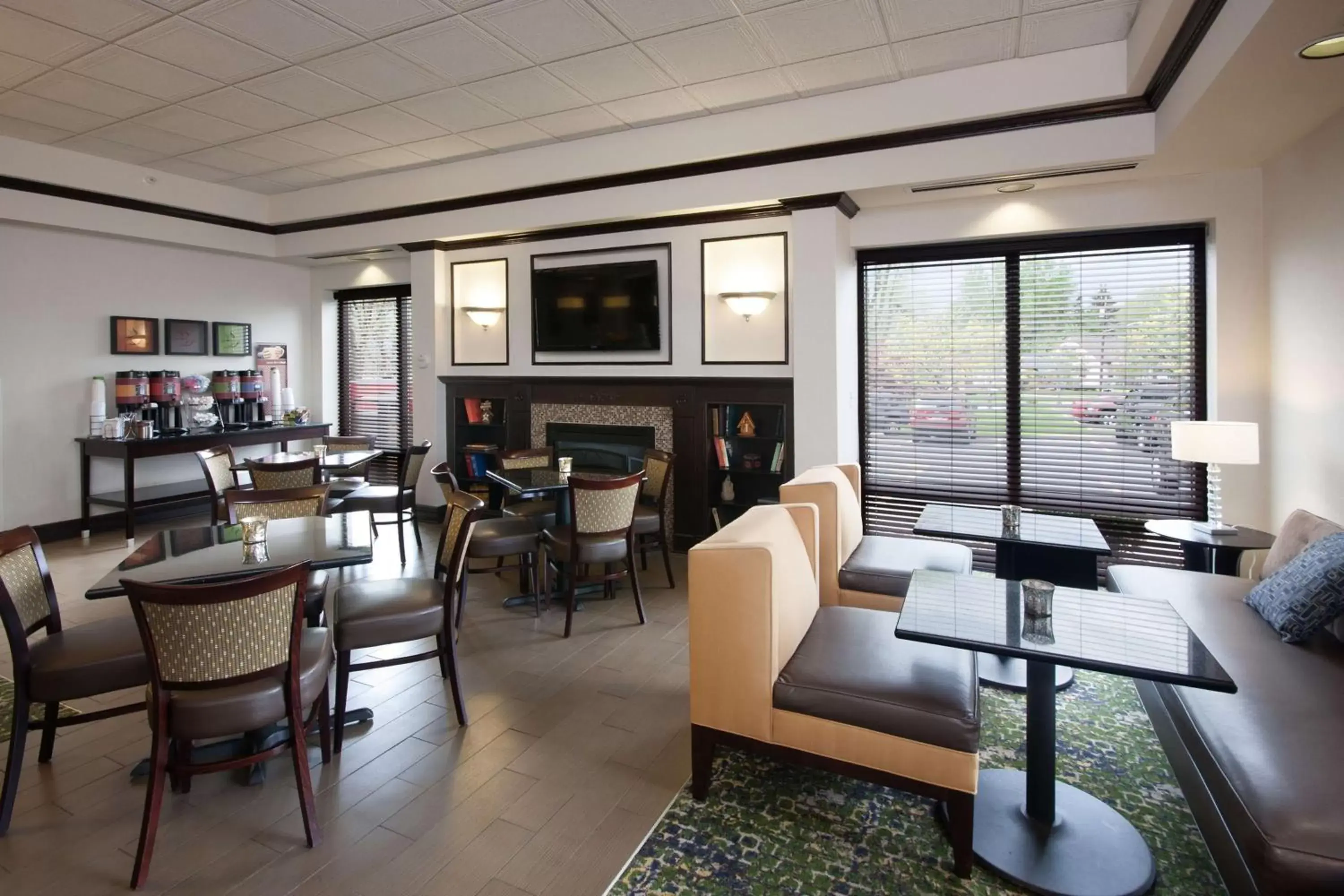 Dining area, Restaurant/Places to Eat in Hampton Inn Buffalo-South/I-90