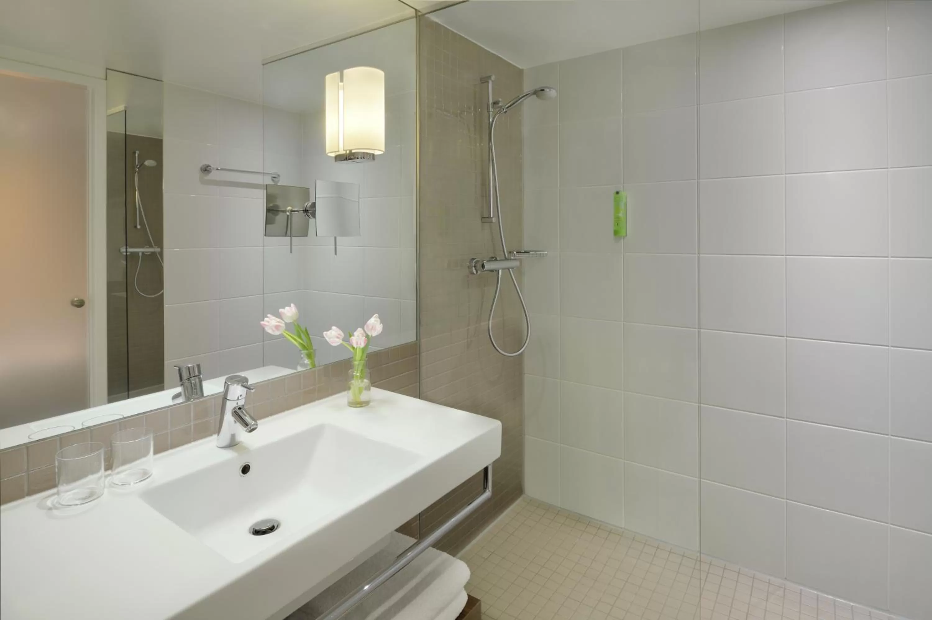 Bathroom in Mövenpick Hotel Amsterdam City Centre