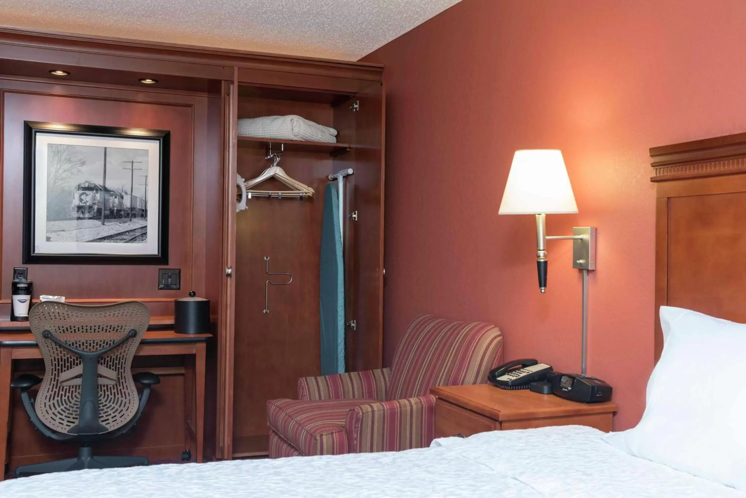 Bedroom, Bed in Hampton Inn Joliet/I-55