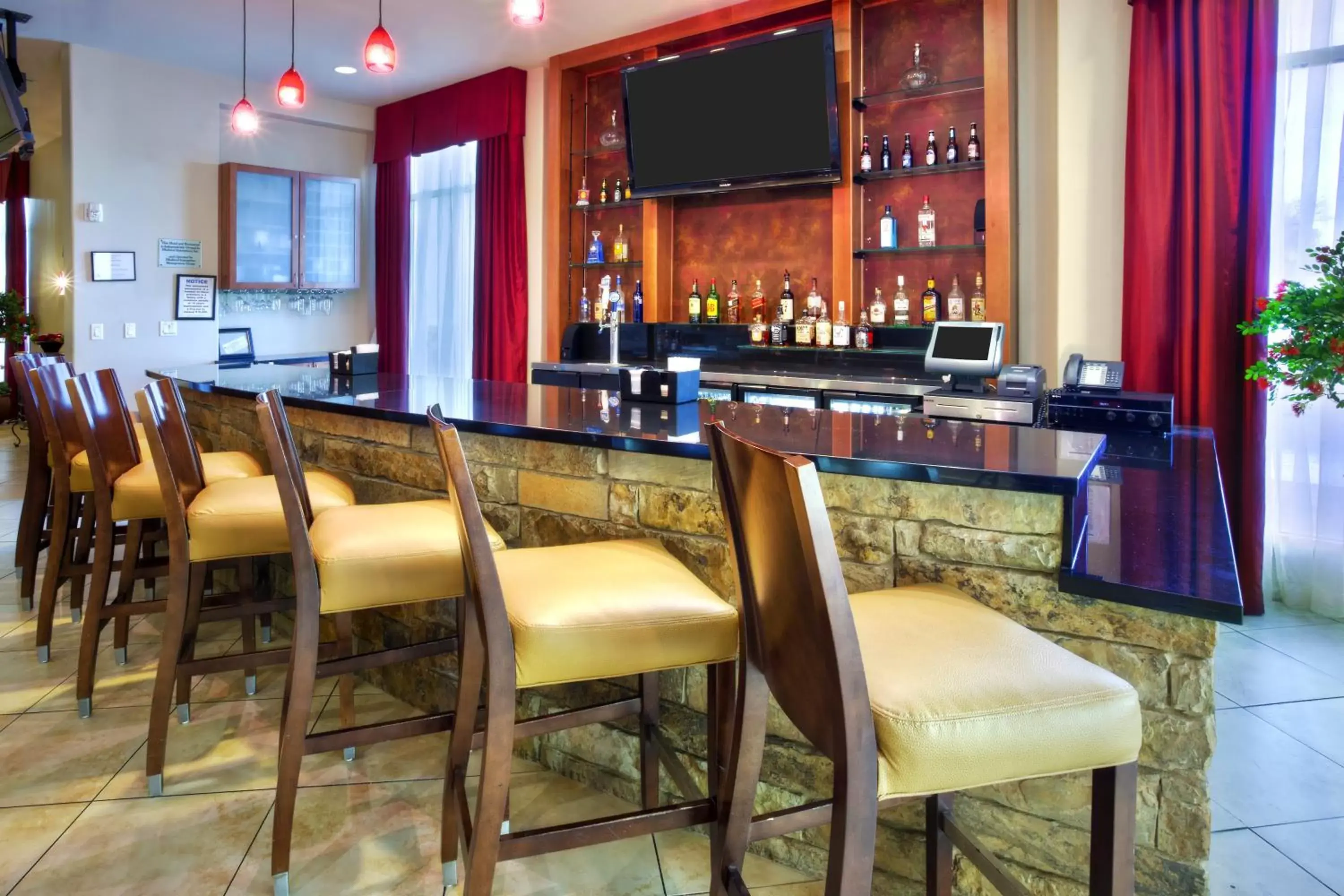 Lounge or bar, Restaurant/Places to Eat in Holiday Inn Killeen Fort Hood, an IHG Hotel