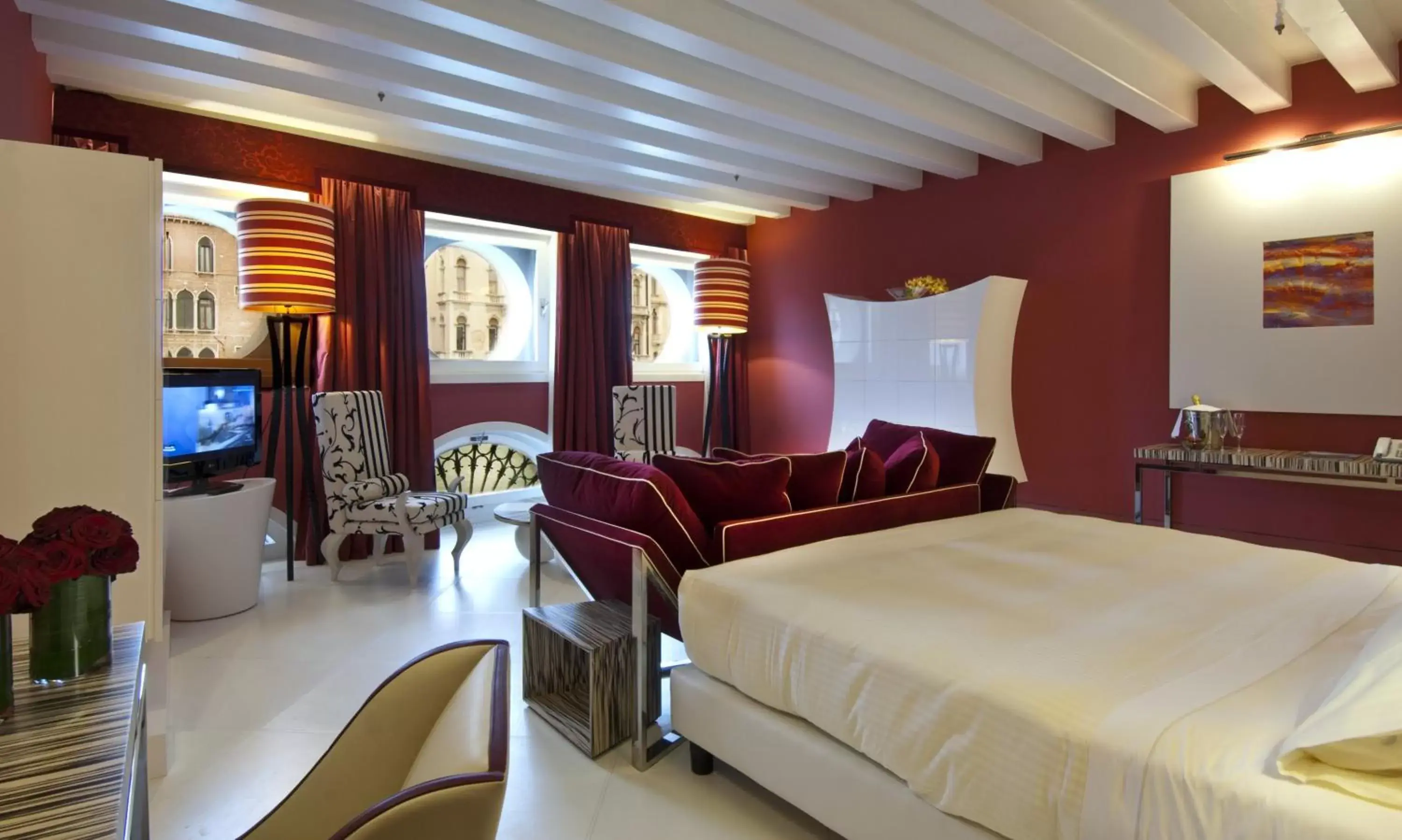 Photo of the whole room, Bed in Sina Centurion Palace Photo of the whole room, Bed in Sina Centurion Palace