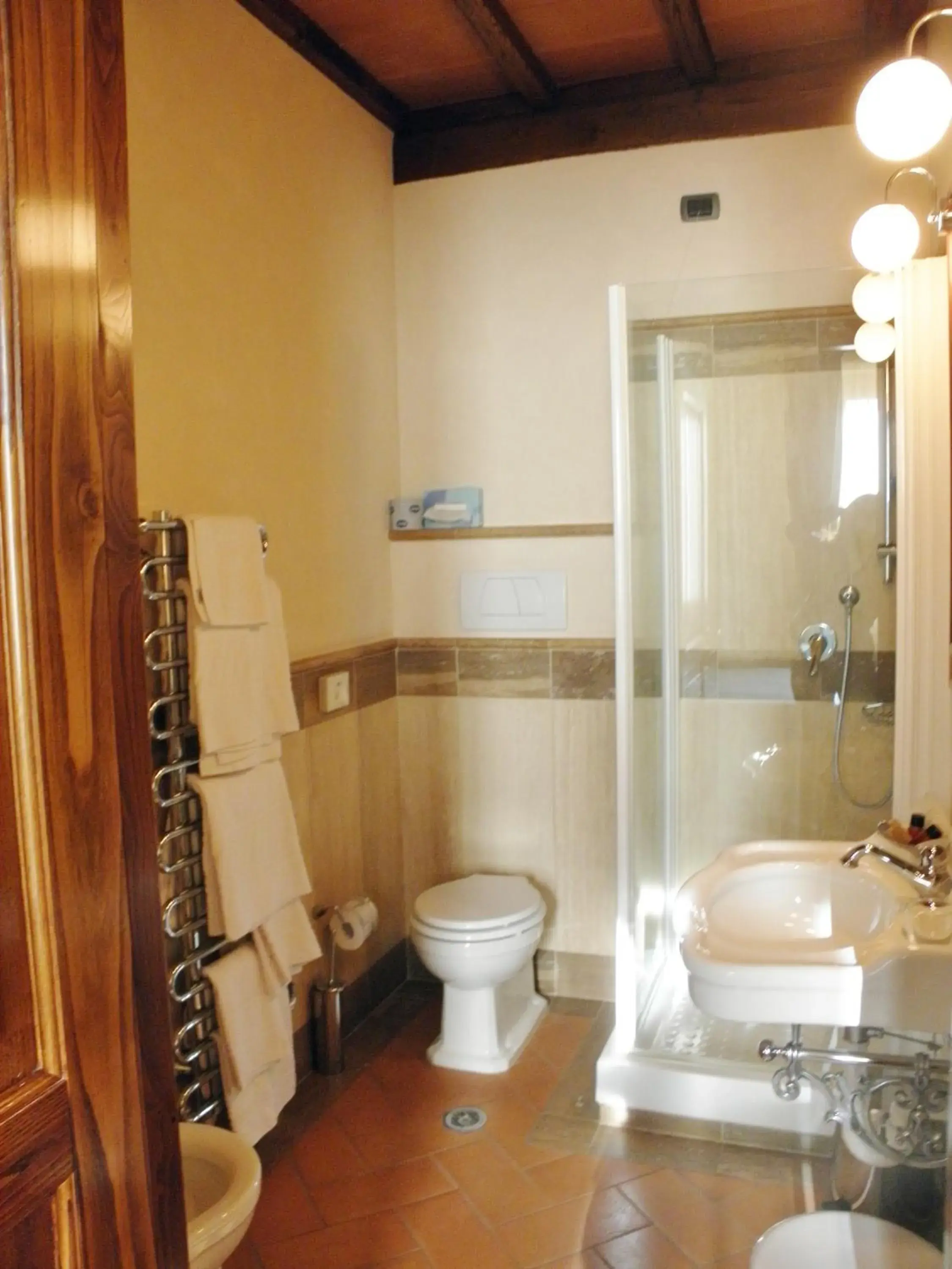 Bathroom in Locanda Poggioleone