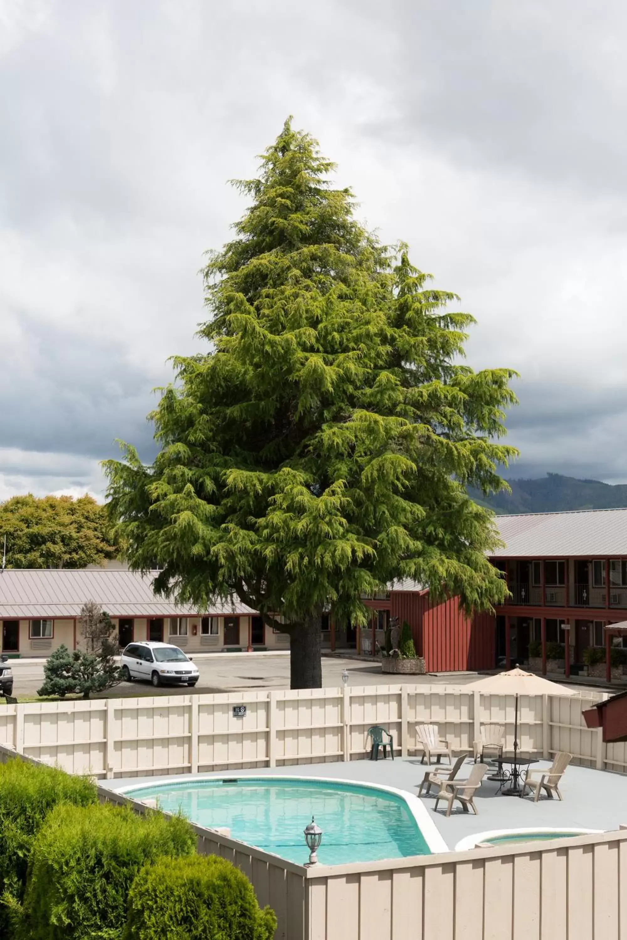 Property building, Swimming Pool in Forks Motel