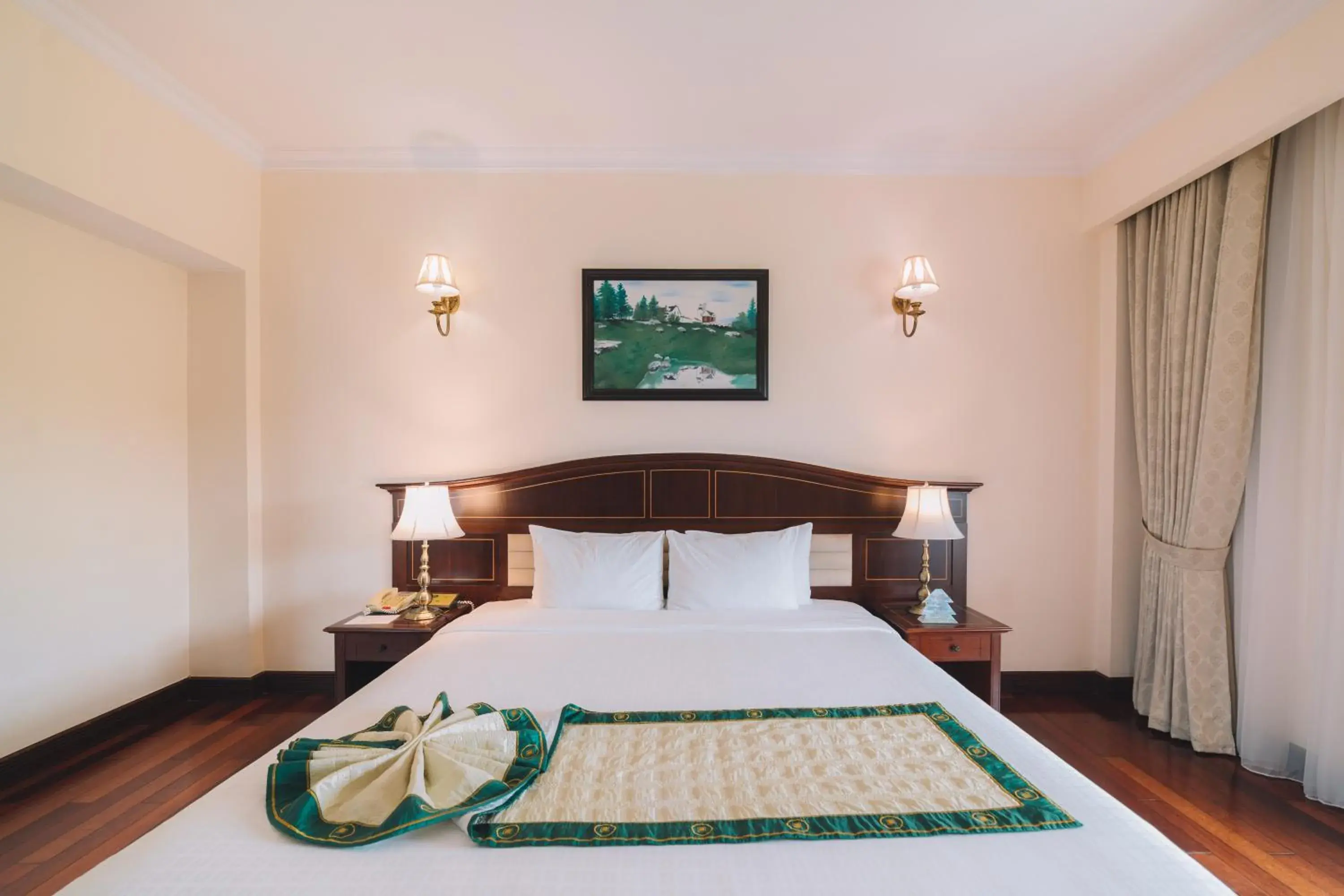Bedroom, Bed in Saigon Dalat Hotel