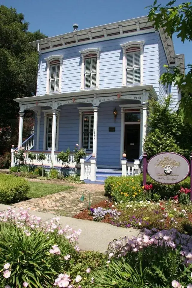 Property Building in The Napa Inn