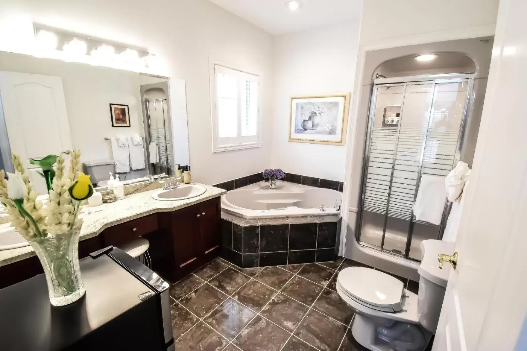 Bathroom in Graystone Bed & Breakfast