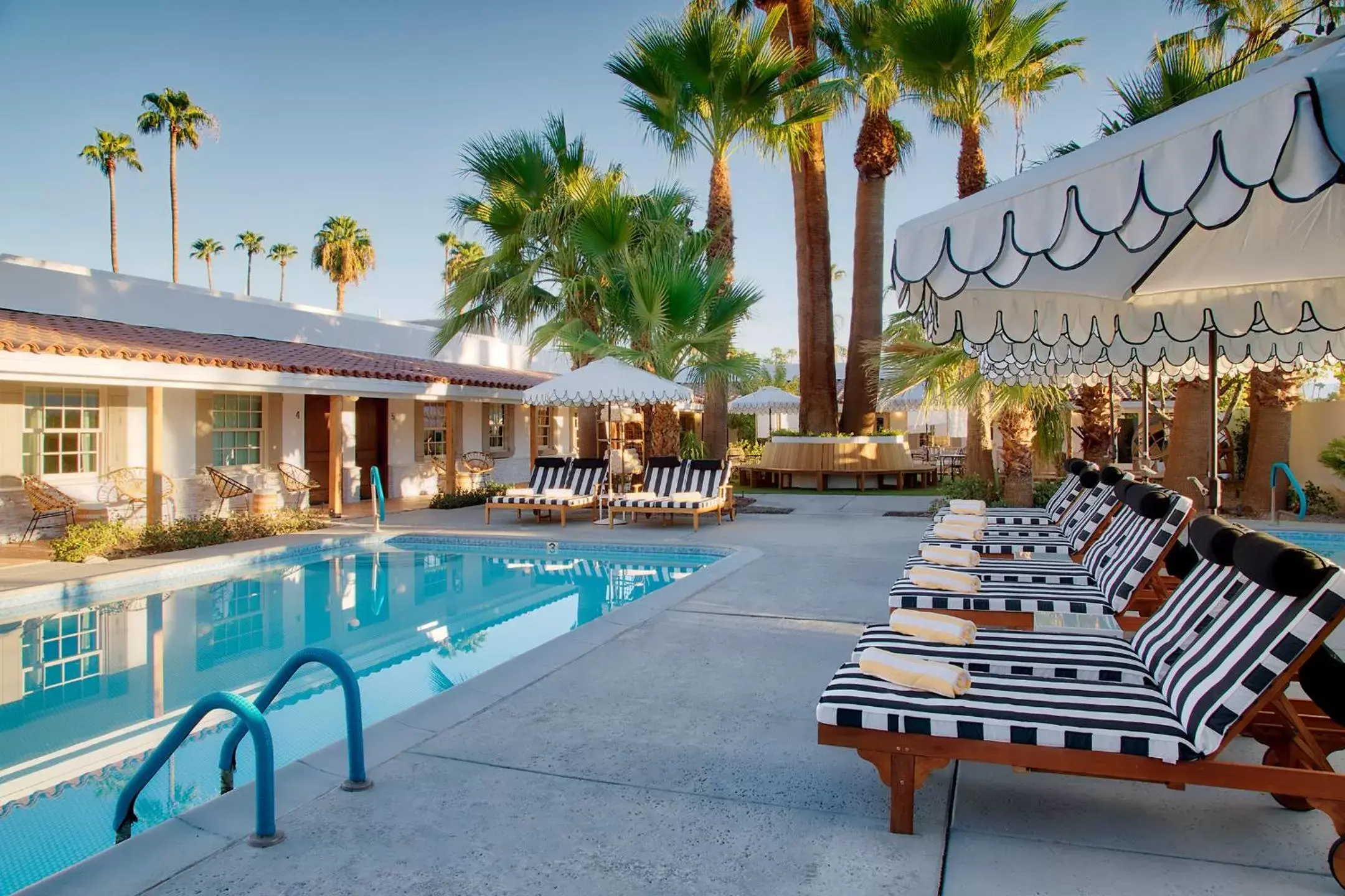 Property building, Swimming Pool in Dive Palm Springs