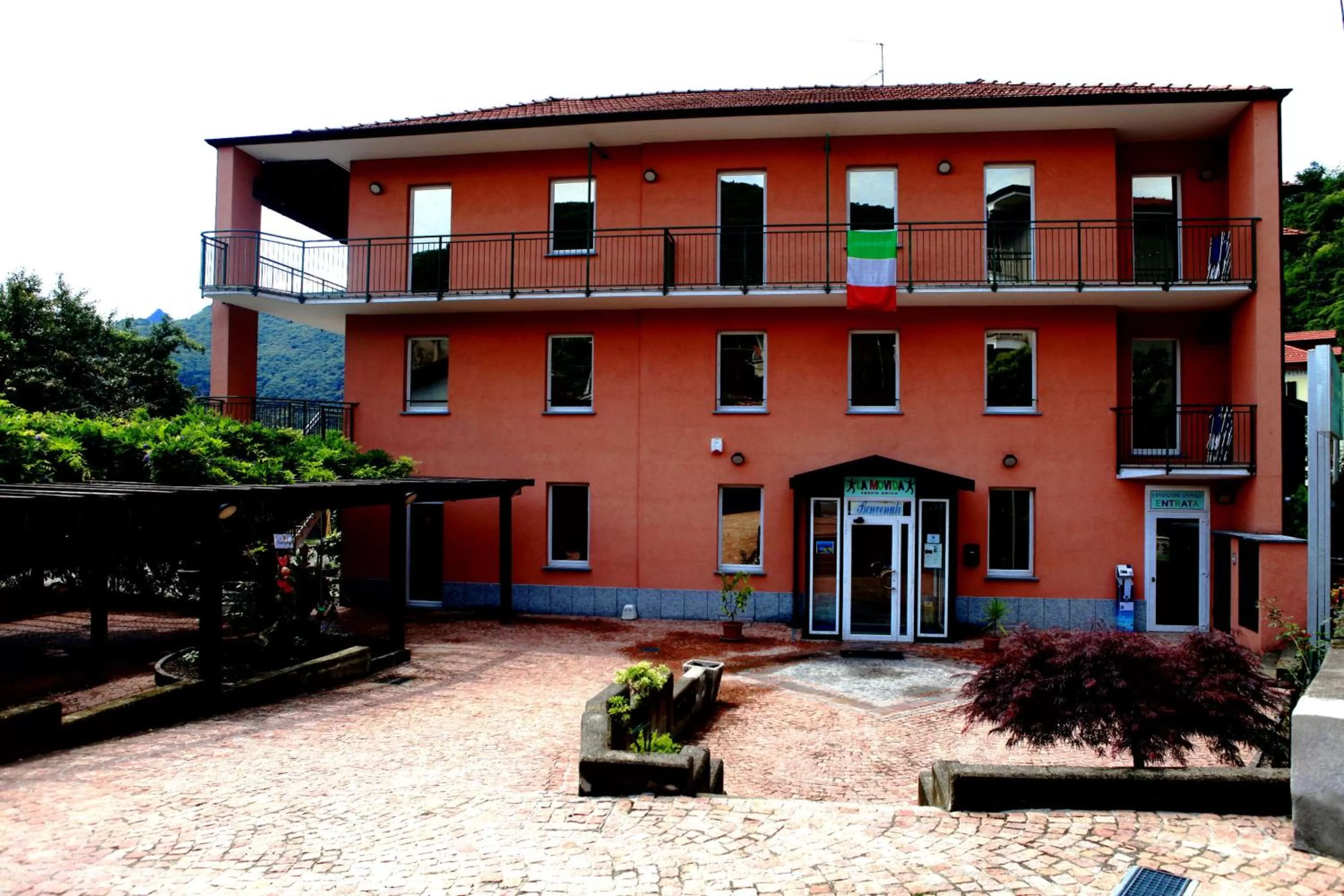 Property building in Apartment Lake Maggiore - ITALIA