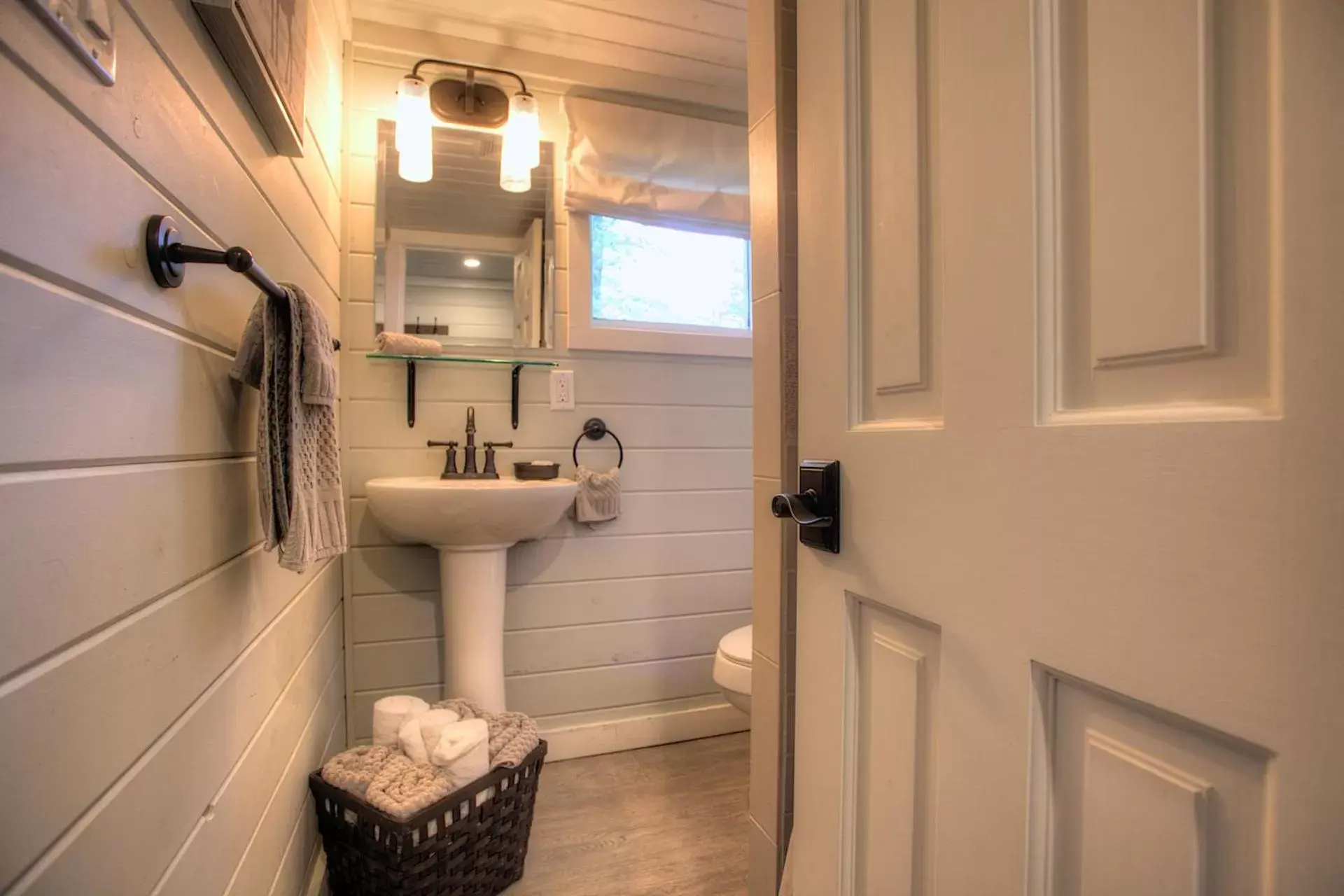 Bathroom in Somerset Lakeside Resort