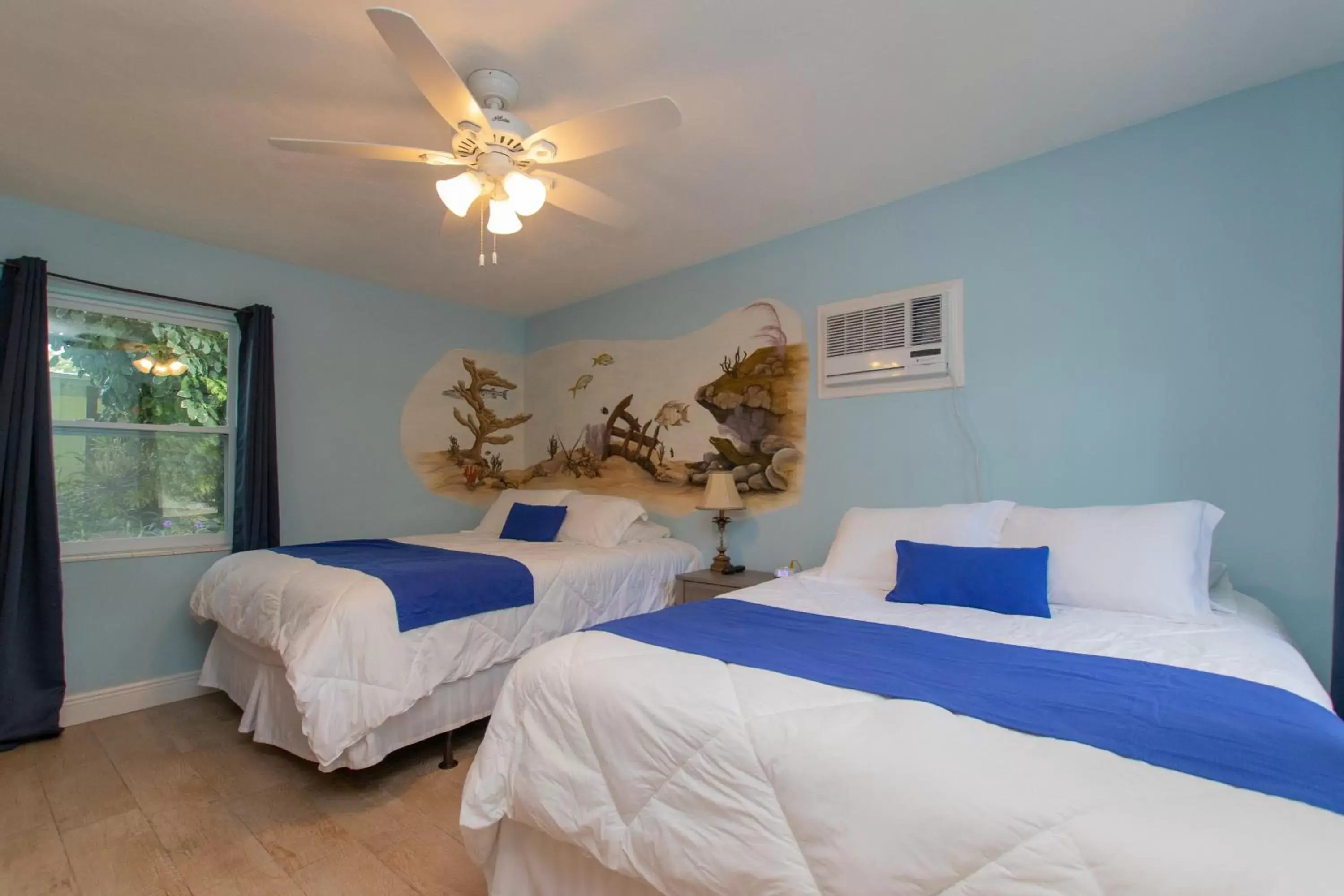 Bed in Sunset Cove Beach Resort