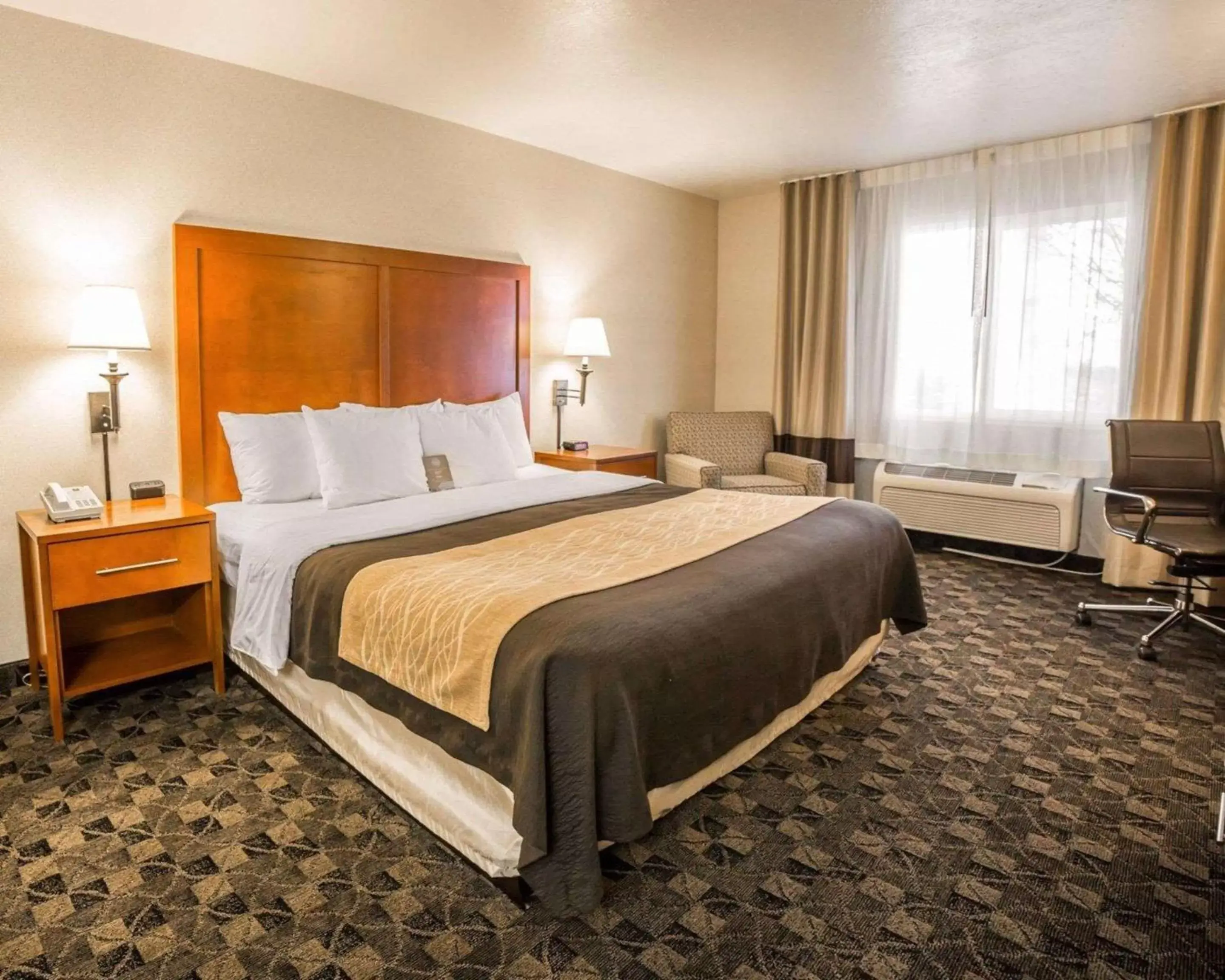 Photo of the whole room, Bed in Comfort Inn & Suites Beaver - Interstate 15 North