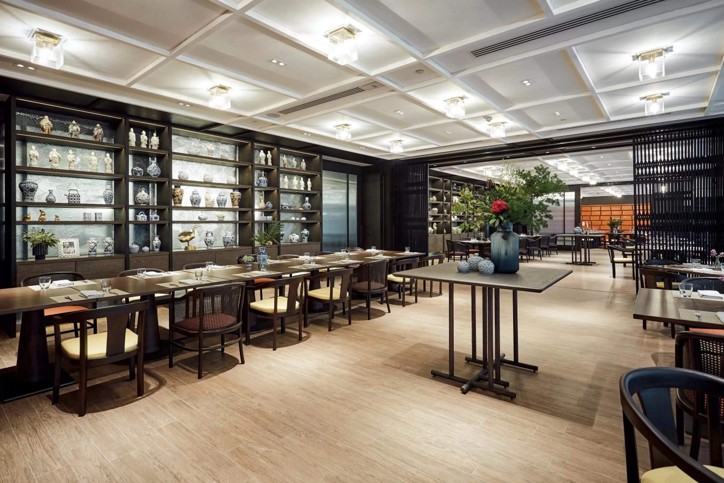 Restaurant/places to eat in Montien Hotel Surawong Bangkok