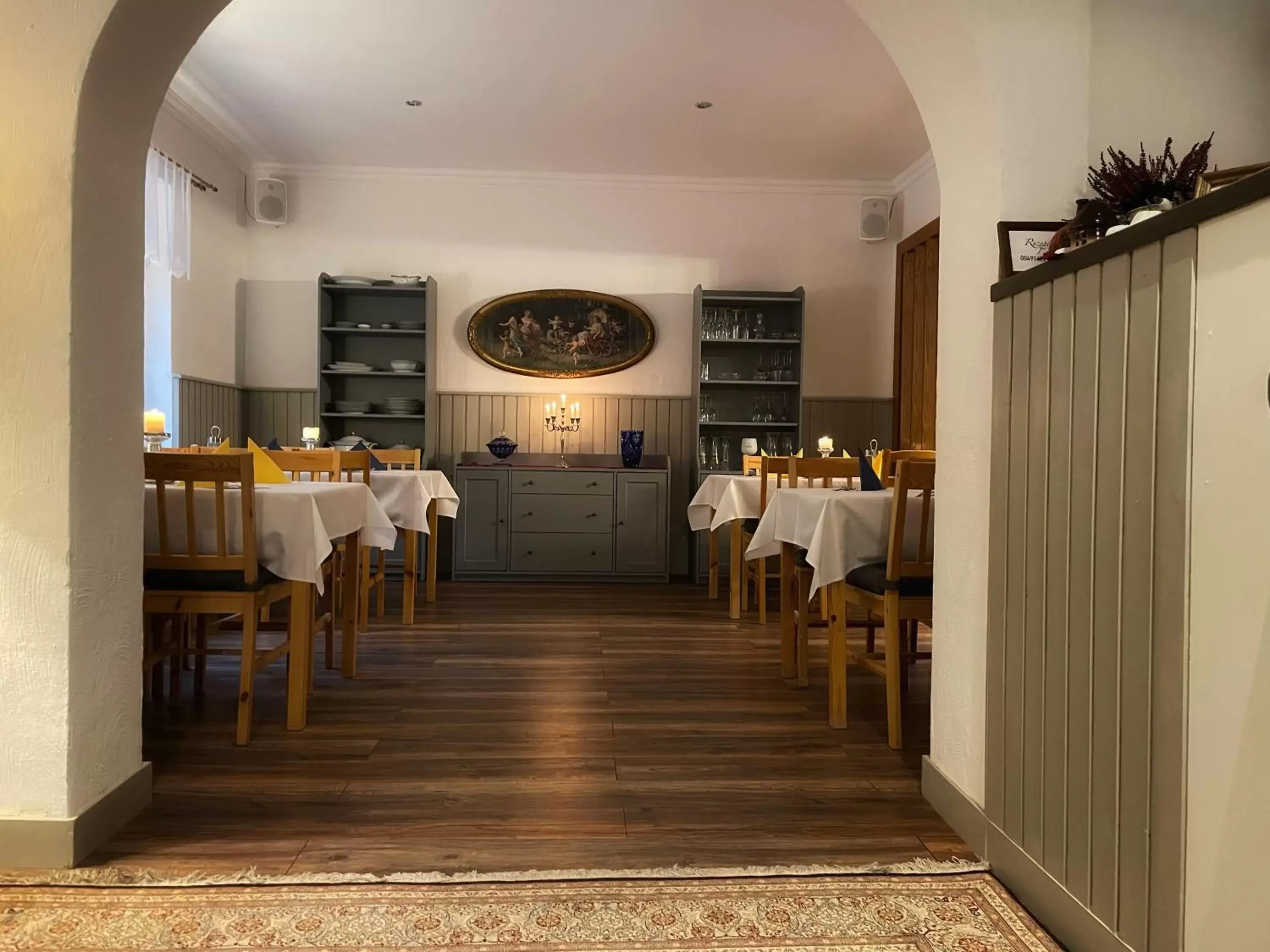 Restaurant/places to eat in Riverside Inn Restaurant/places to eat in Riverside Inn