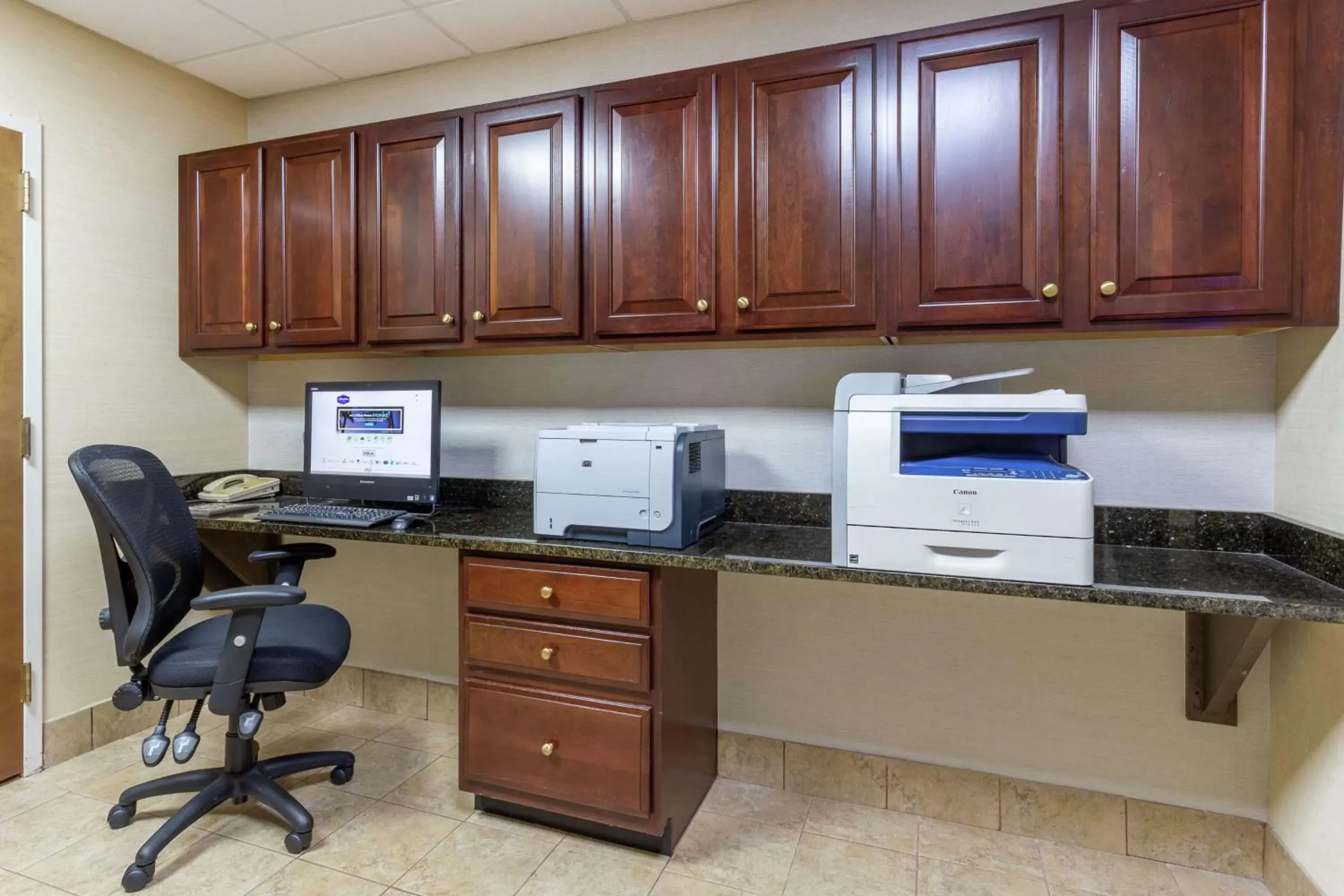 Business facilities, Business Area/Conference Room in Hampton Inn Groton/Mystic