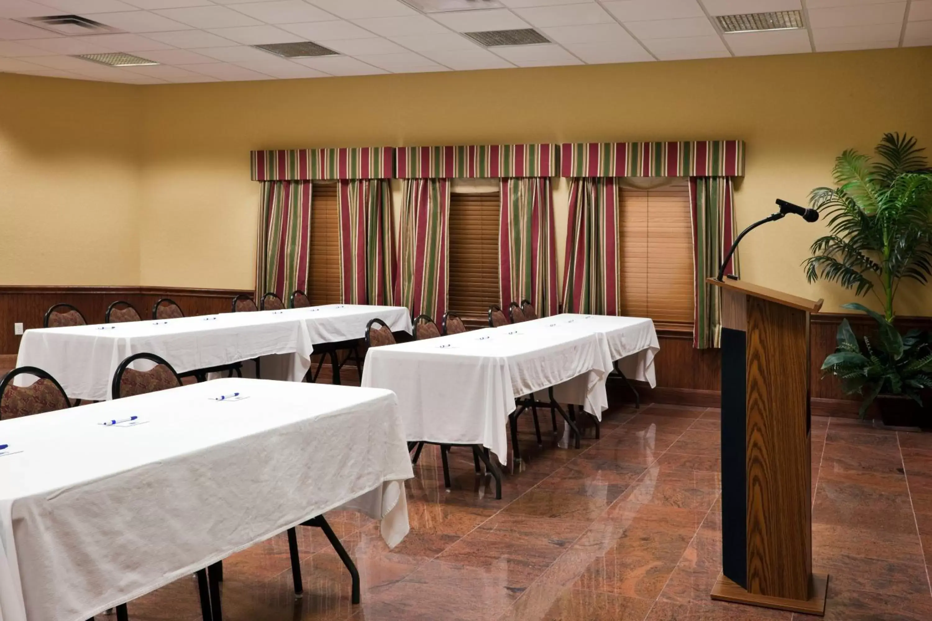 Meeting/conference room in Holiday Inn Express of Salado-Belton, an IHG Hotel