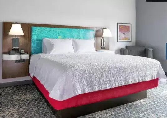 Bed in Hampton Inn & Suites Chico, Ca