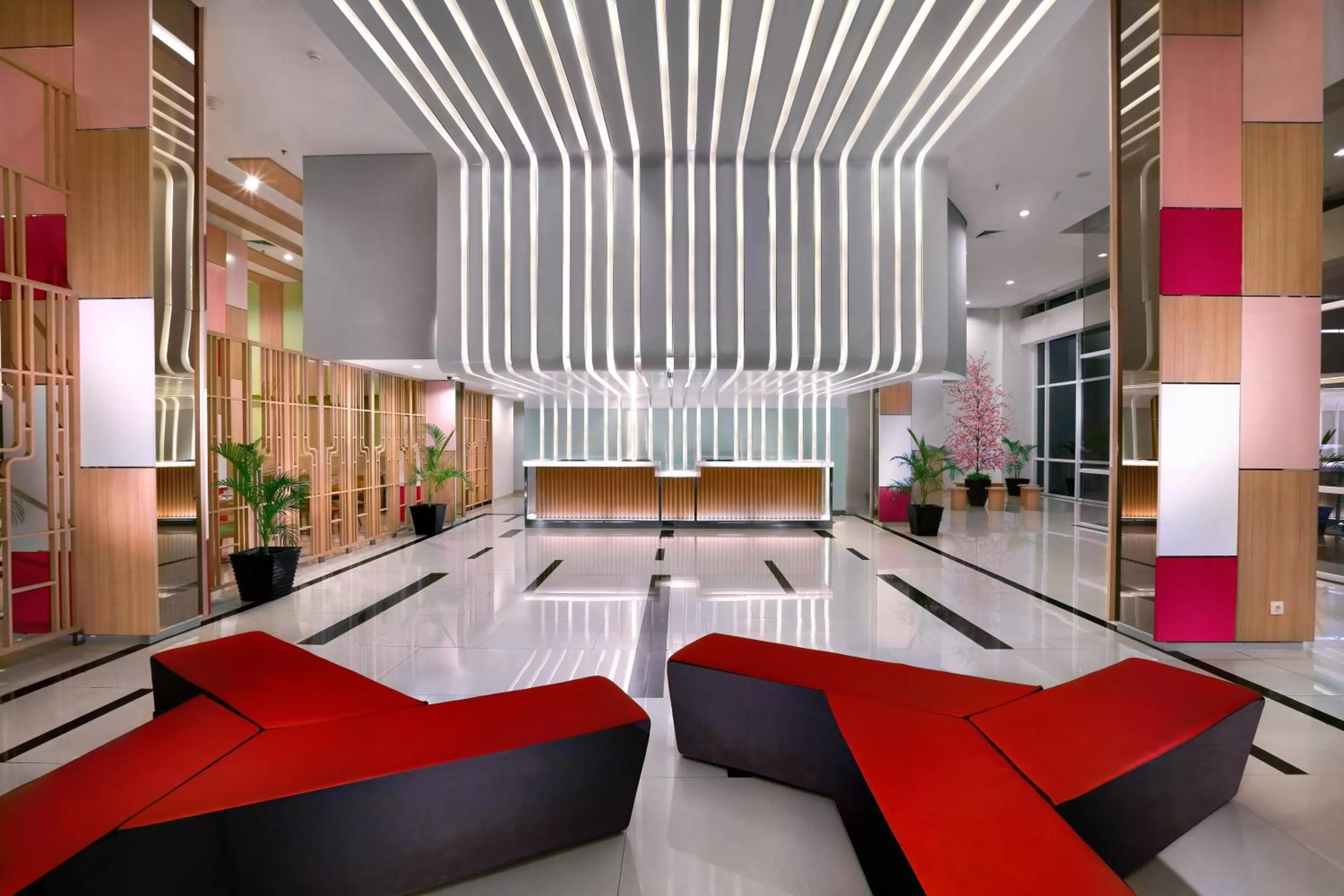 Lobby or reception in Fave Plus Hotel Palembang