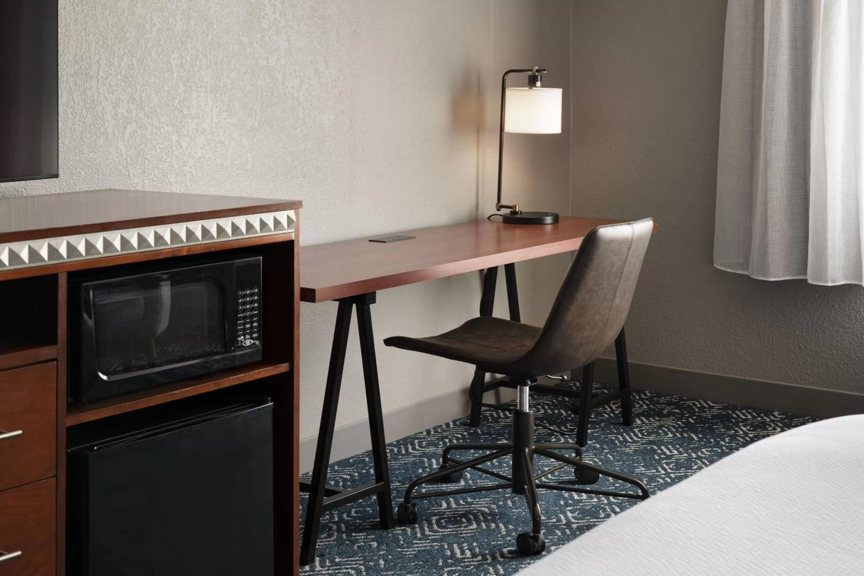 Photo of the whole room, Bed in Four Points by Sheraton Tucson Airport