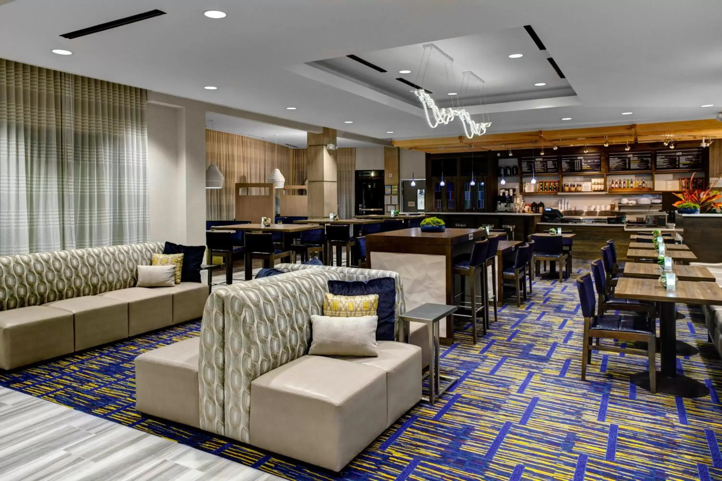Restaurant/places to eat in Courtyard by Marriott Carrollton