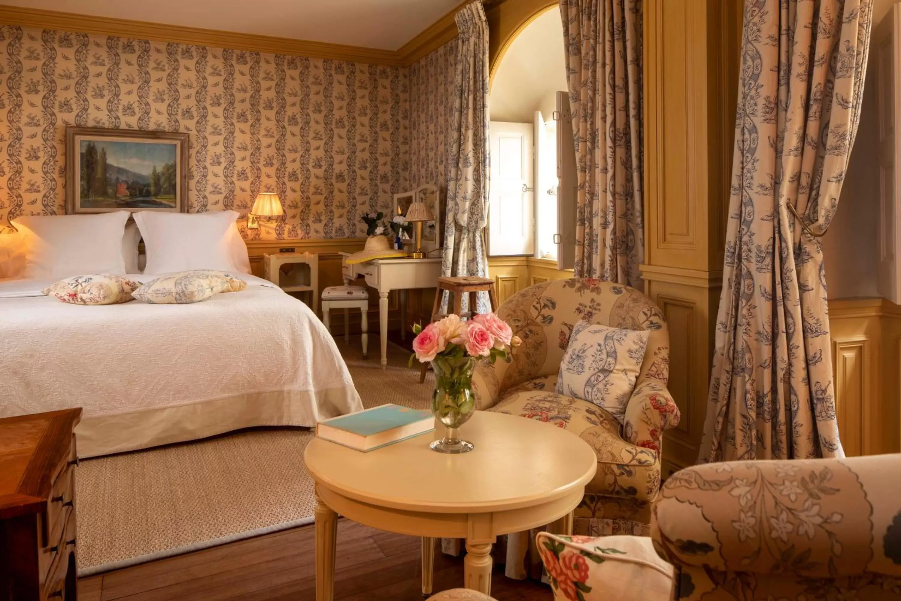 Bedroom, Bed in La Mirande Bedroom, Bed in La Mirande