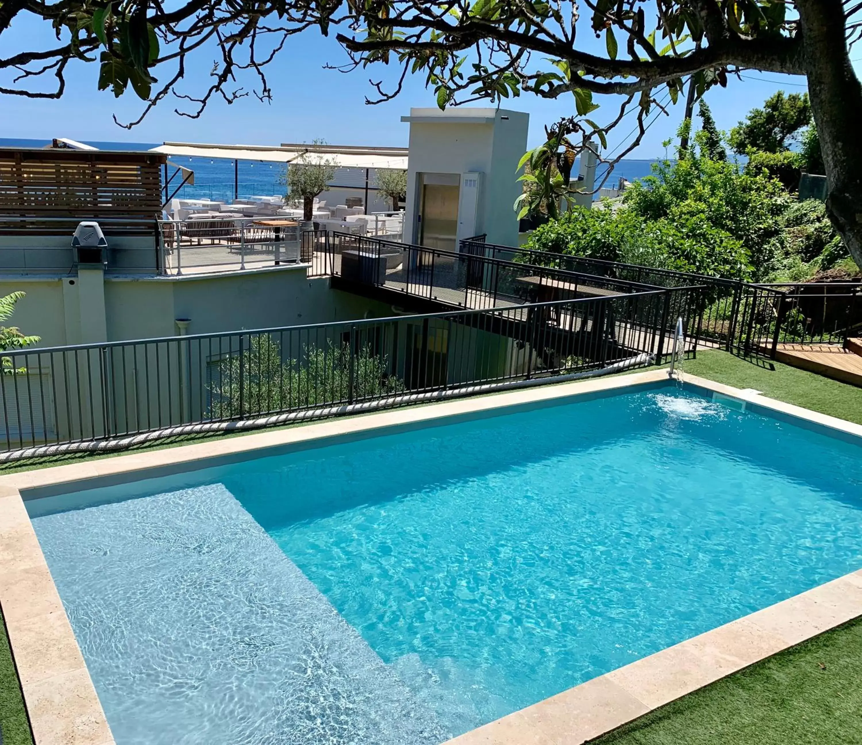 Swimming pool in Hôtel Calavita Rooftop & Spa