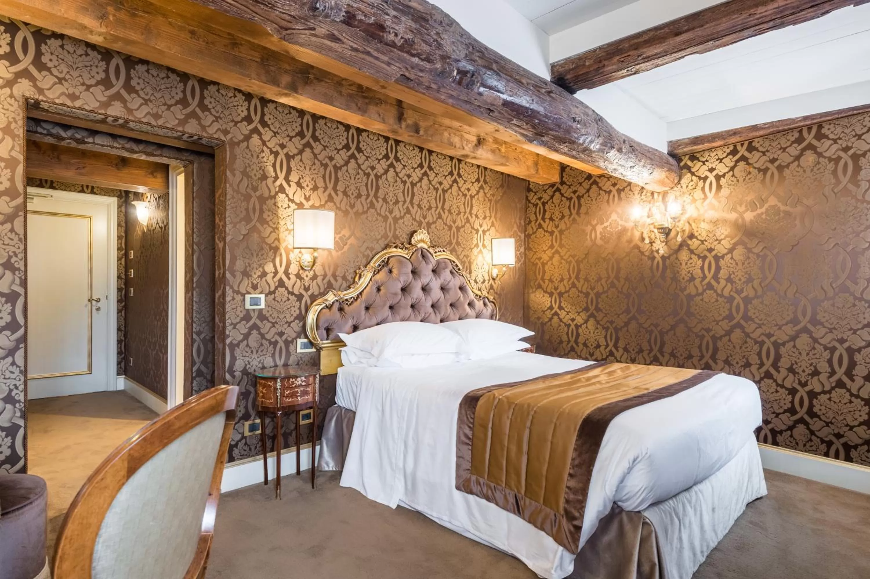 Photo of the whole room, Bed in Hotel Ai Cavalieri di Venezia
