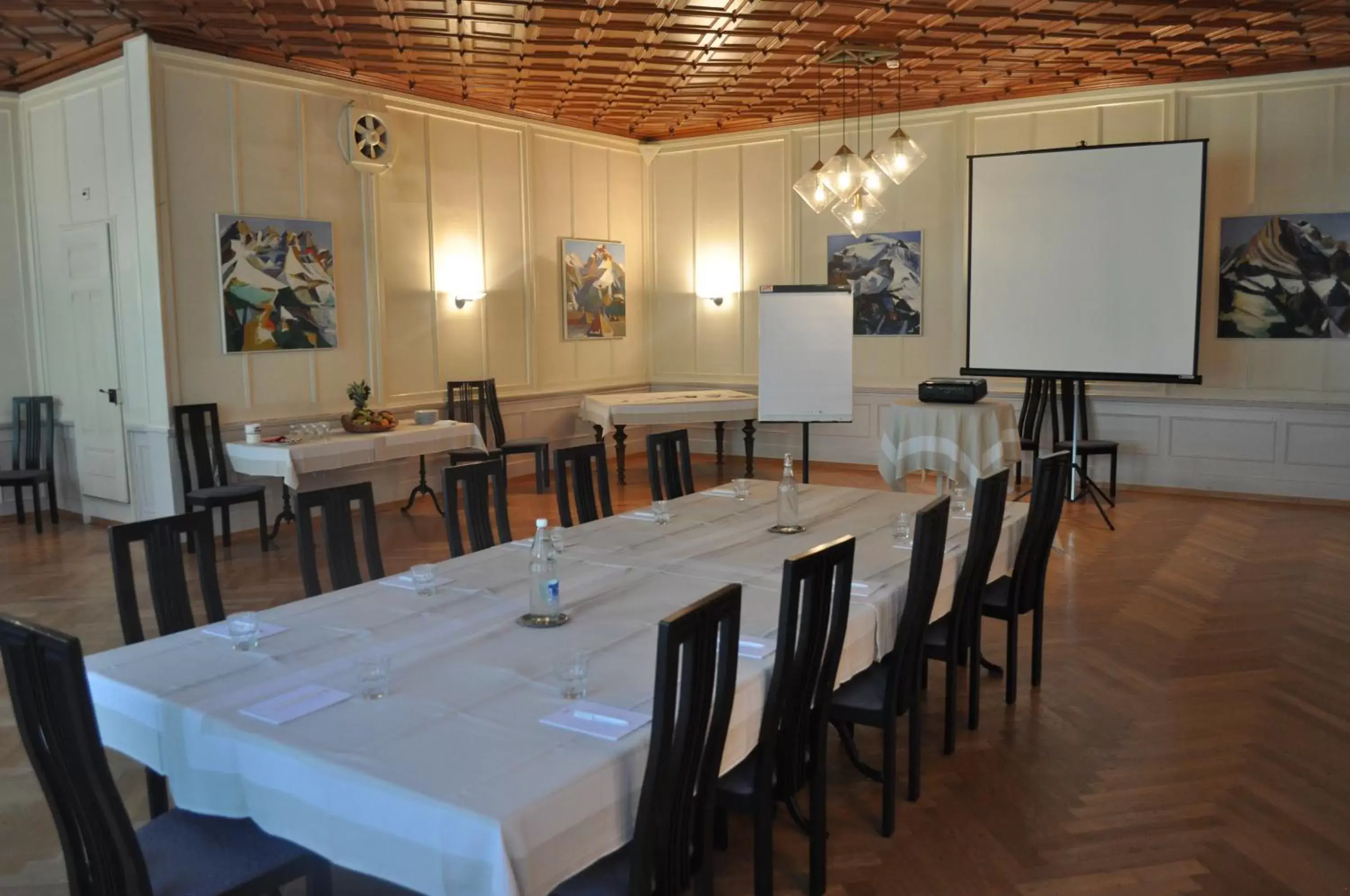 Meeting/conference room, Restaurant/Places to Eat in Hotel Engelberg "das Trail Hotel"