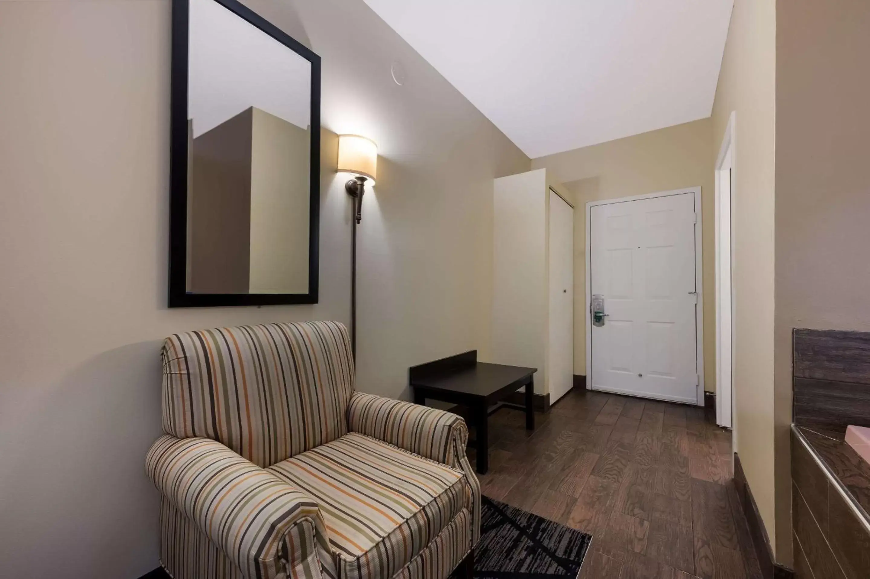 Bedroom, Seating Area in Quality Inn Fort Payne I-59 exit 222