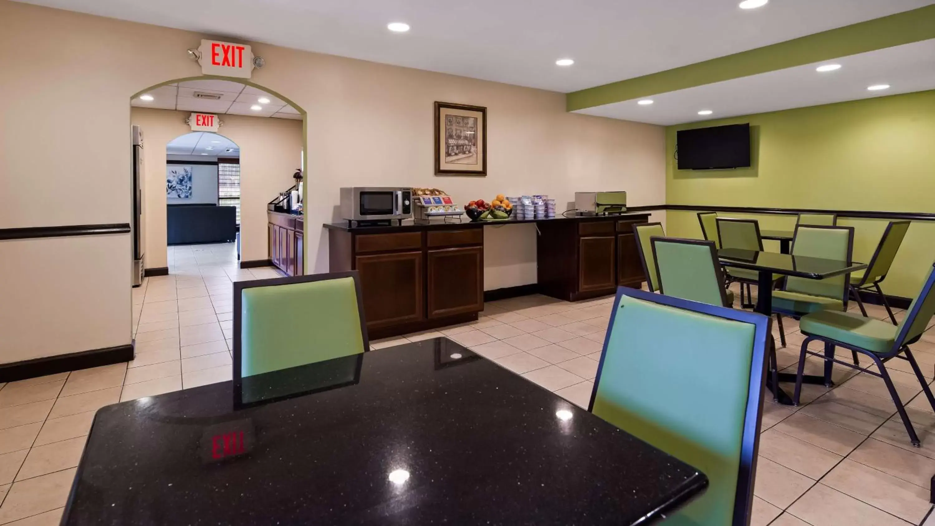 Restaurant/Places to Eat in SureStay Hotel by Best Western East Brunswick