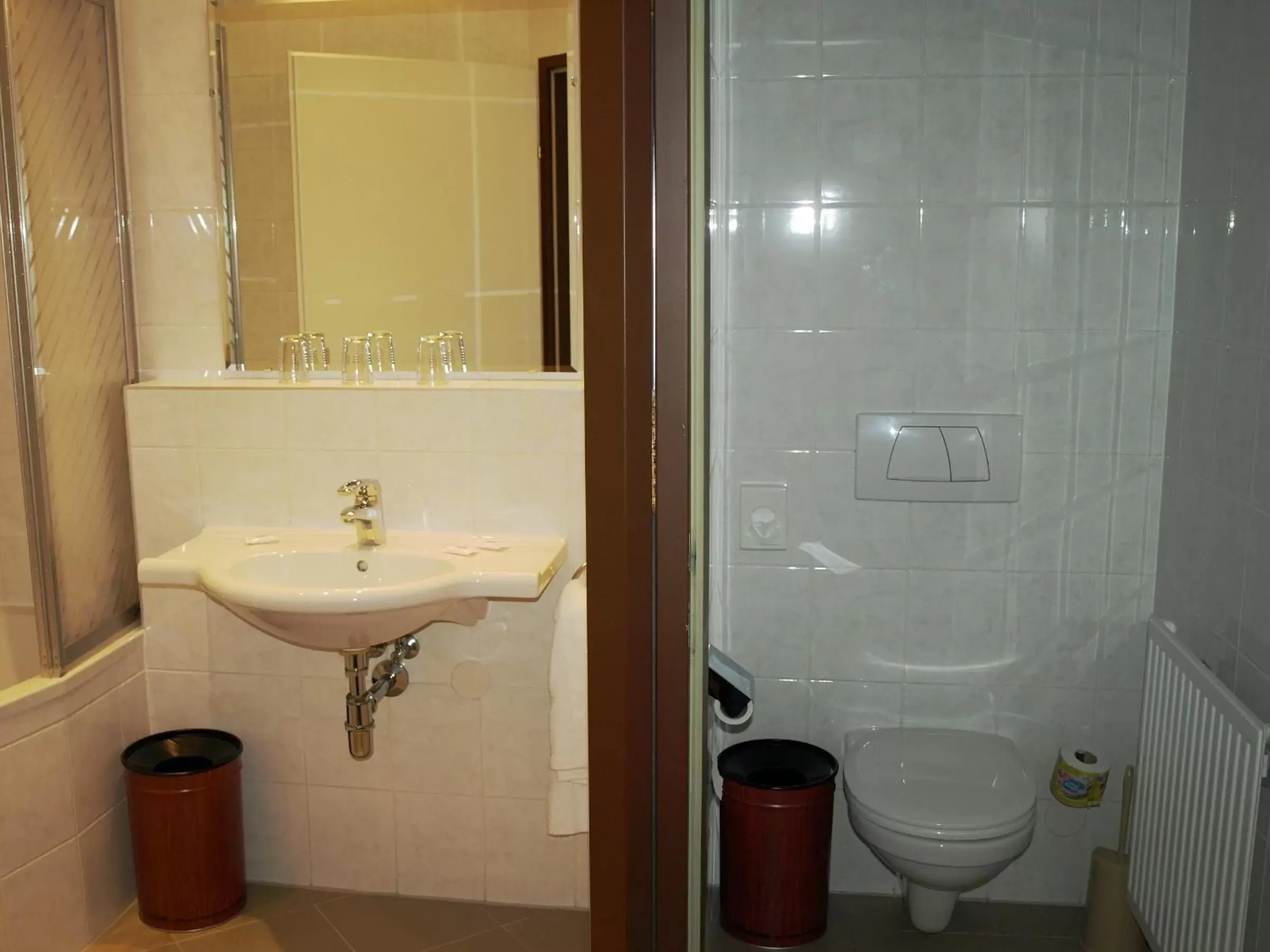 Toilet, Bathroom in Hotel Admiral