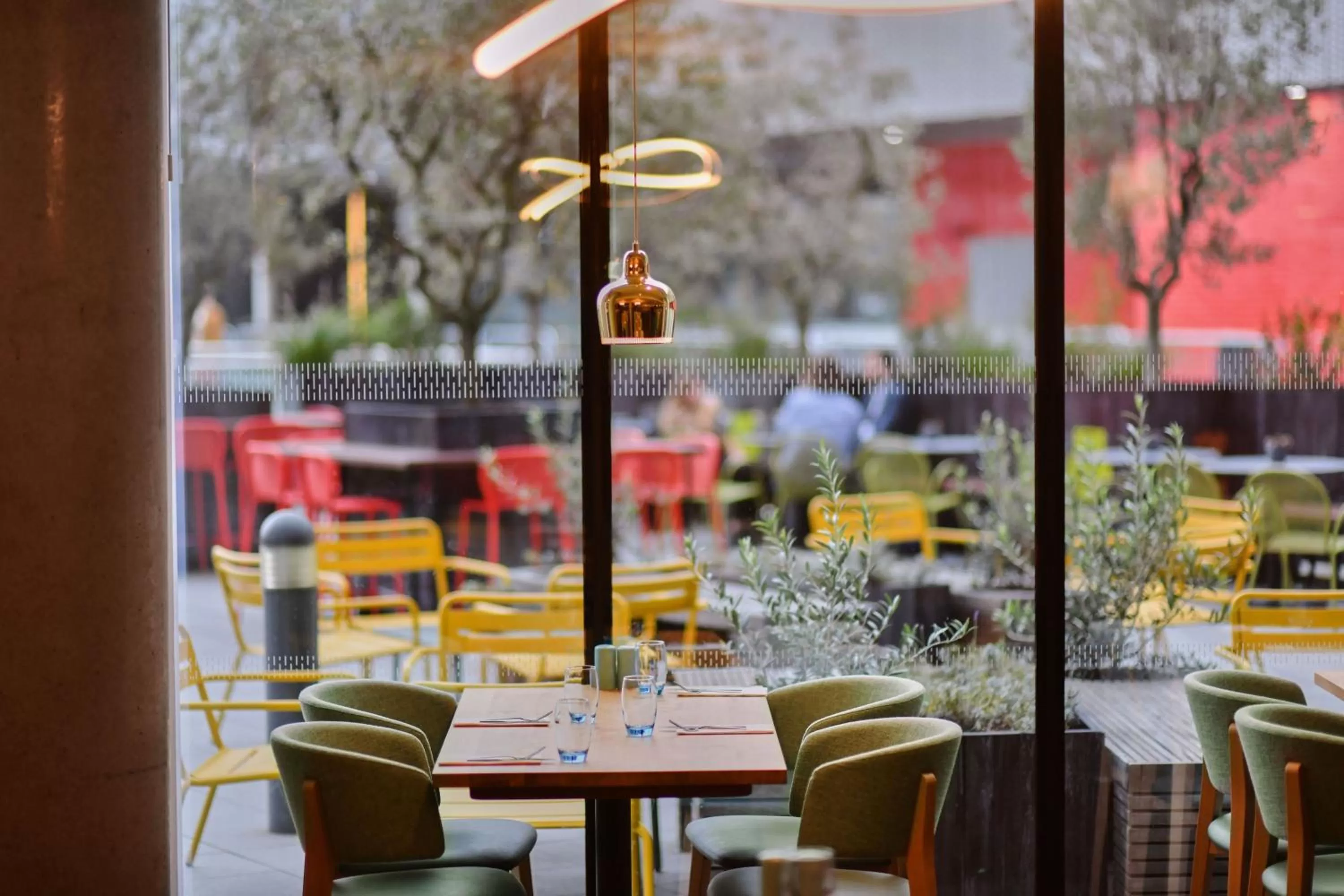 Restaurant/places to eat in Aloft London Excel