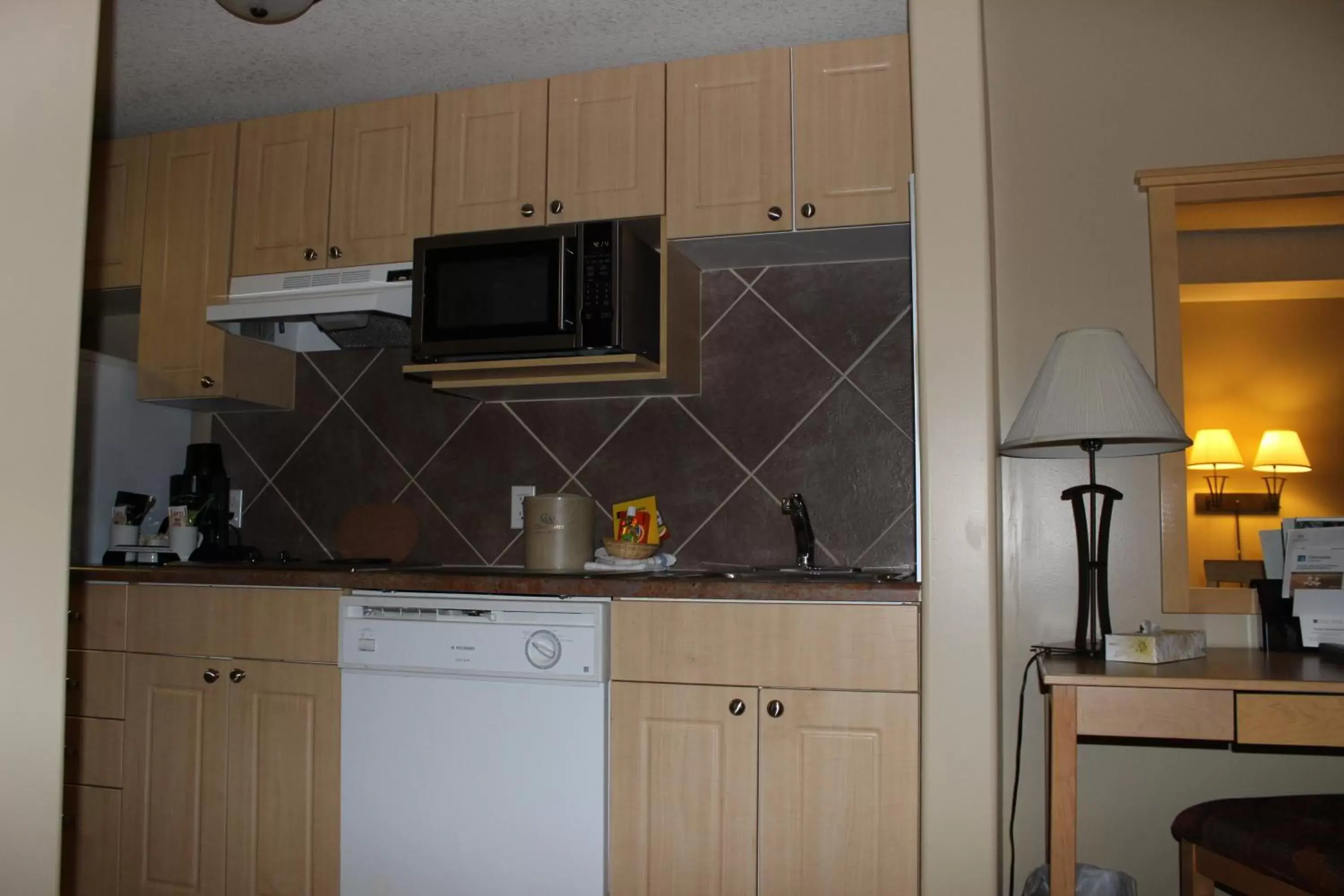 Kitchen or kitchenette, Kitchen/Kitchenette in Clearwater Suite Hotel