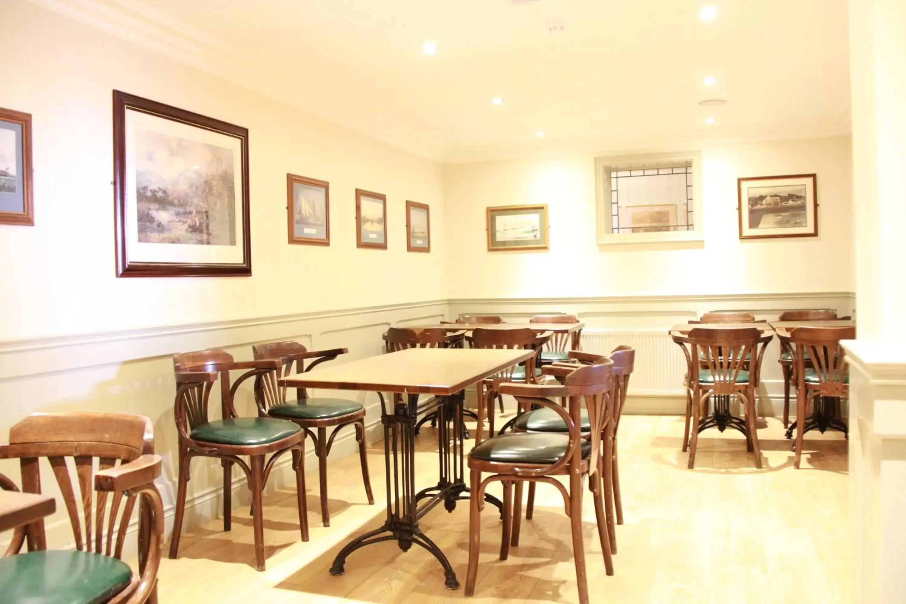 Dining area, Restaurant/Places to Eat in Walter Raleigh Hotel