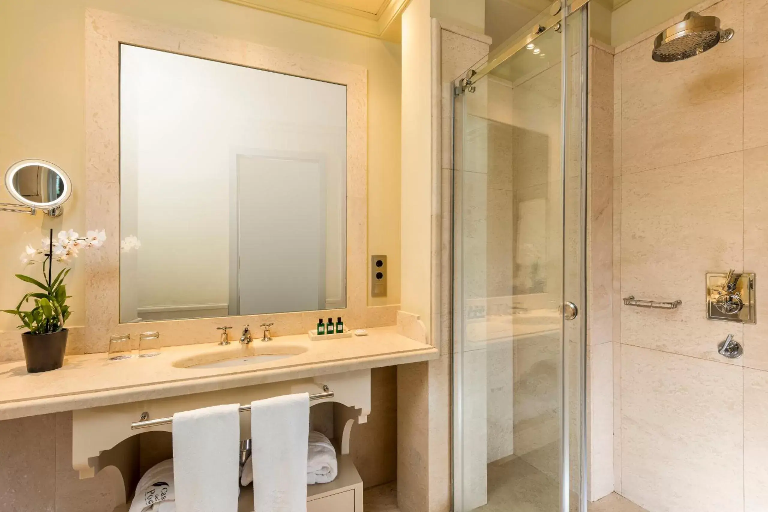 Bathroom in Hotel Casa Del Poeta