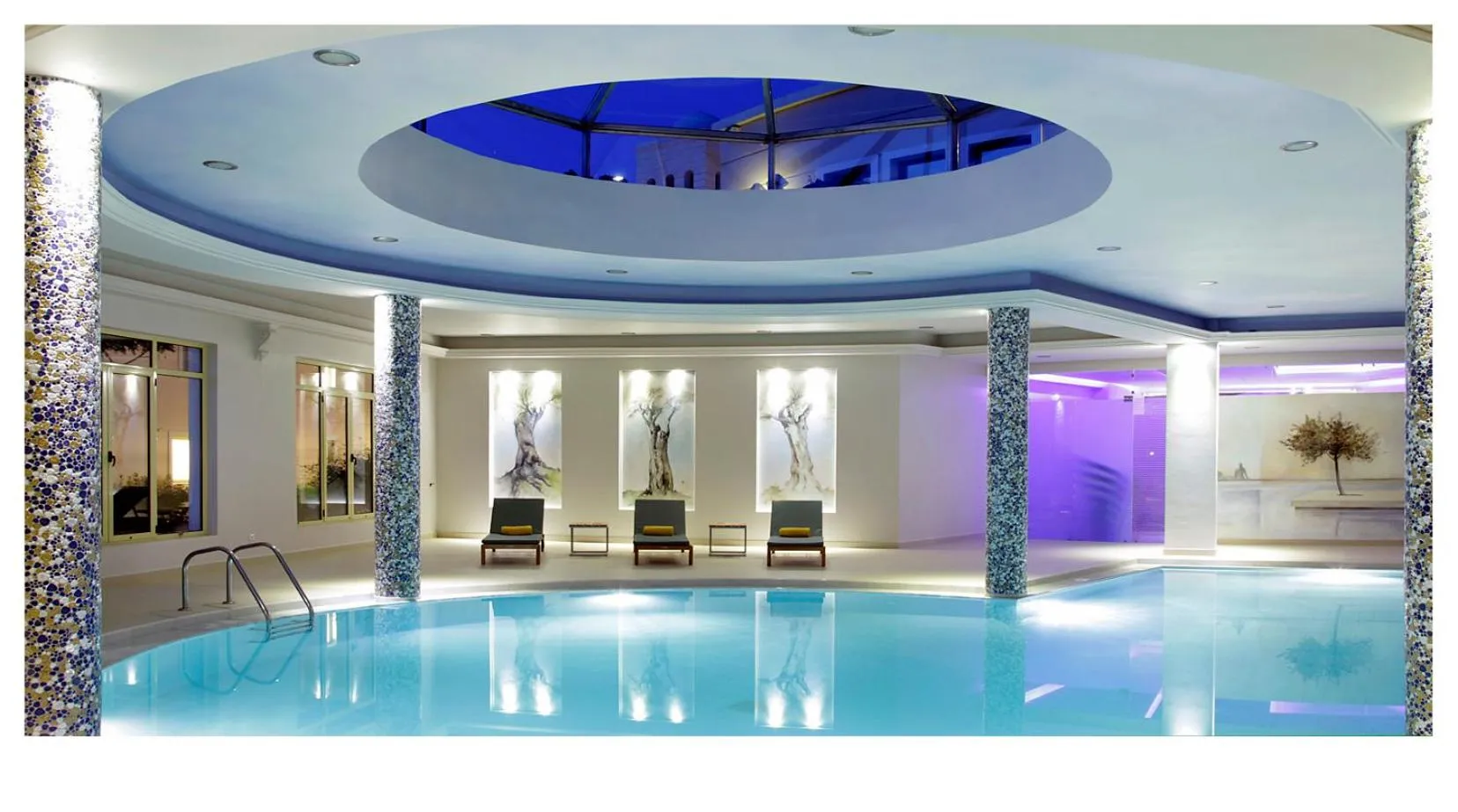 Swimming pool in Pilot Beach Resort