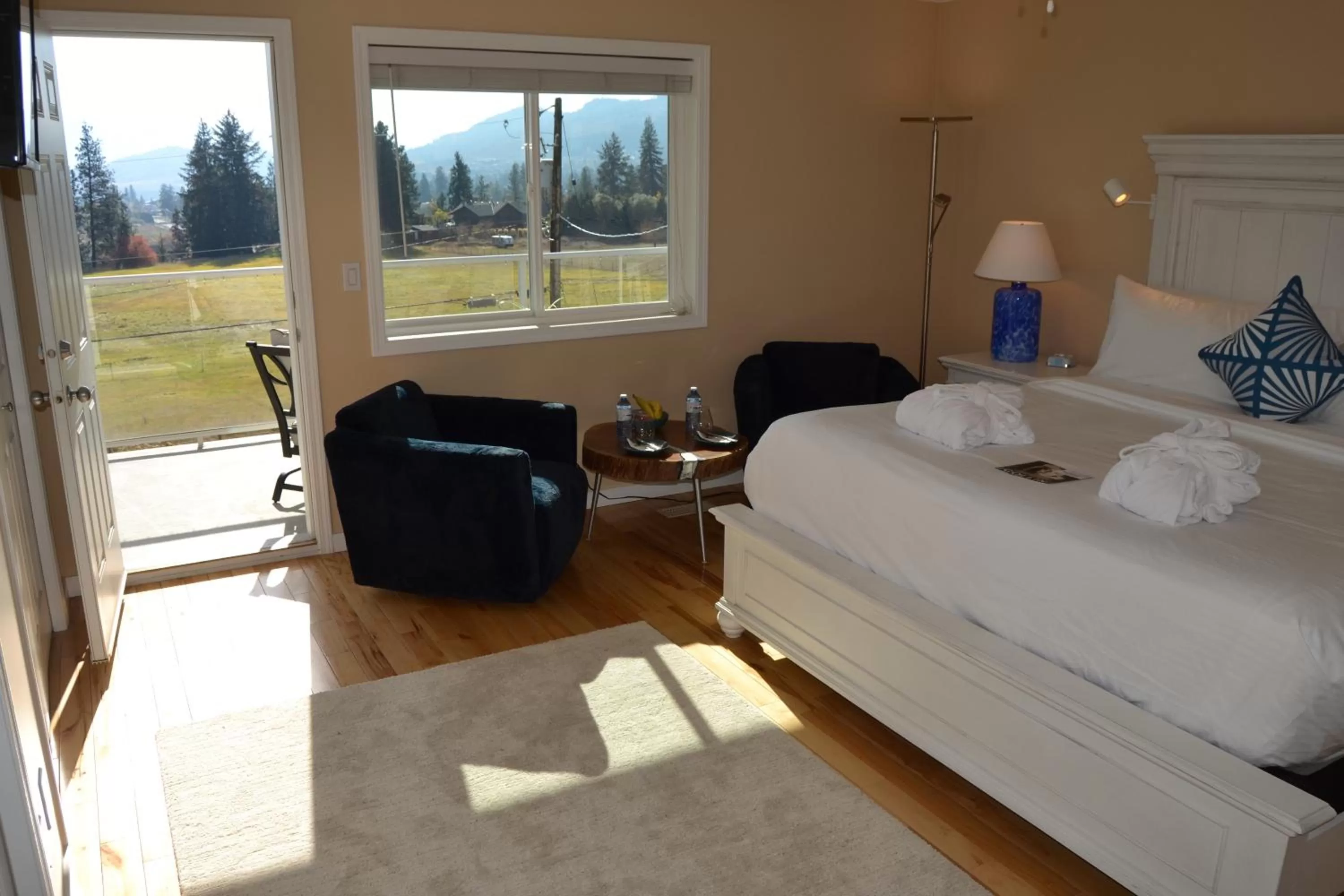 Bed in Salish B&B and Spa